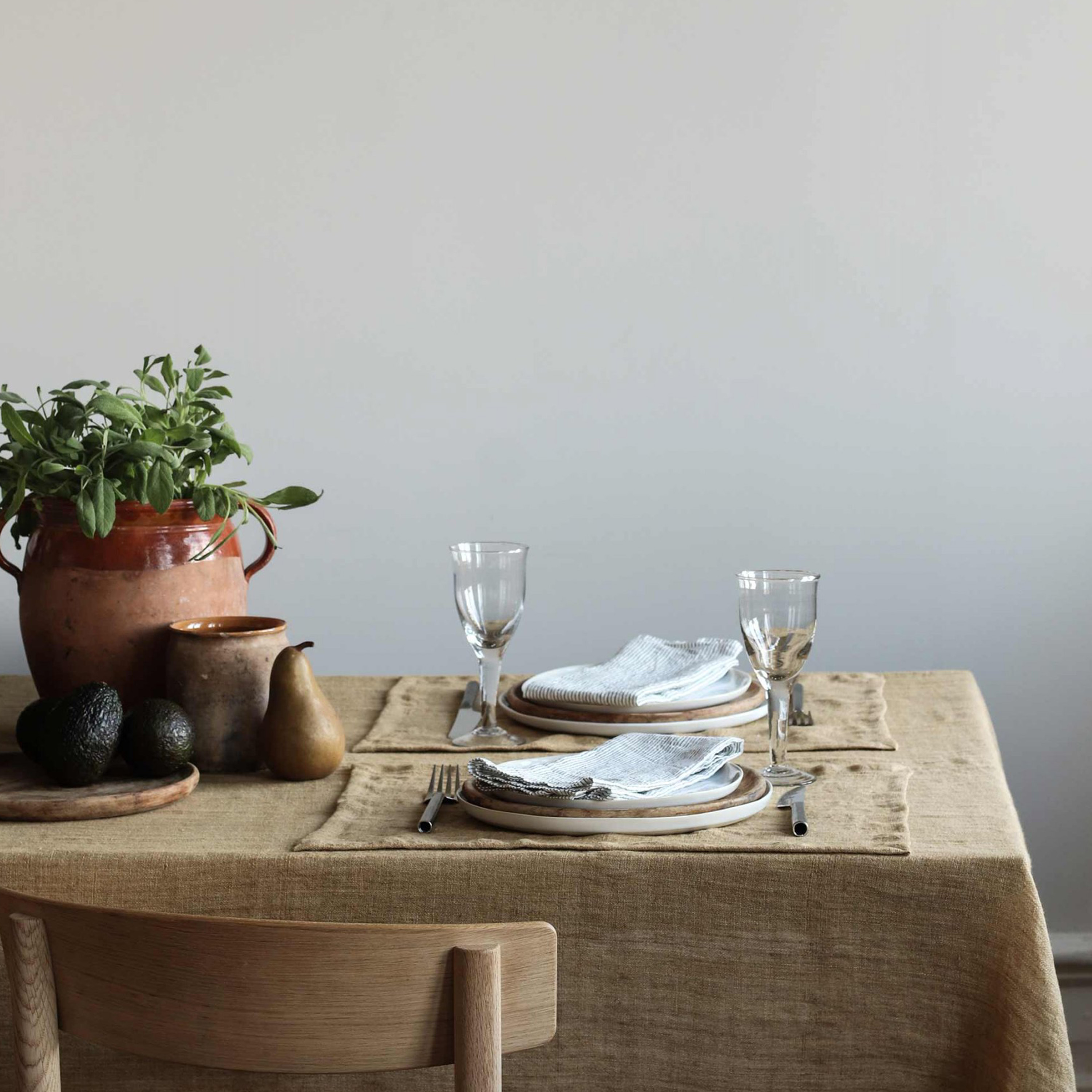 Tell me more Marion Pellavapöytäliina Pampas 145 x 330