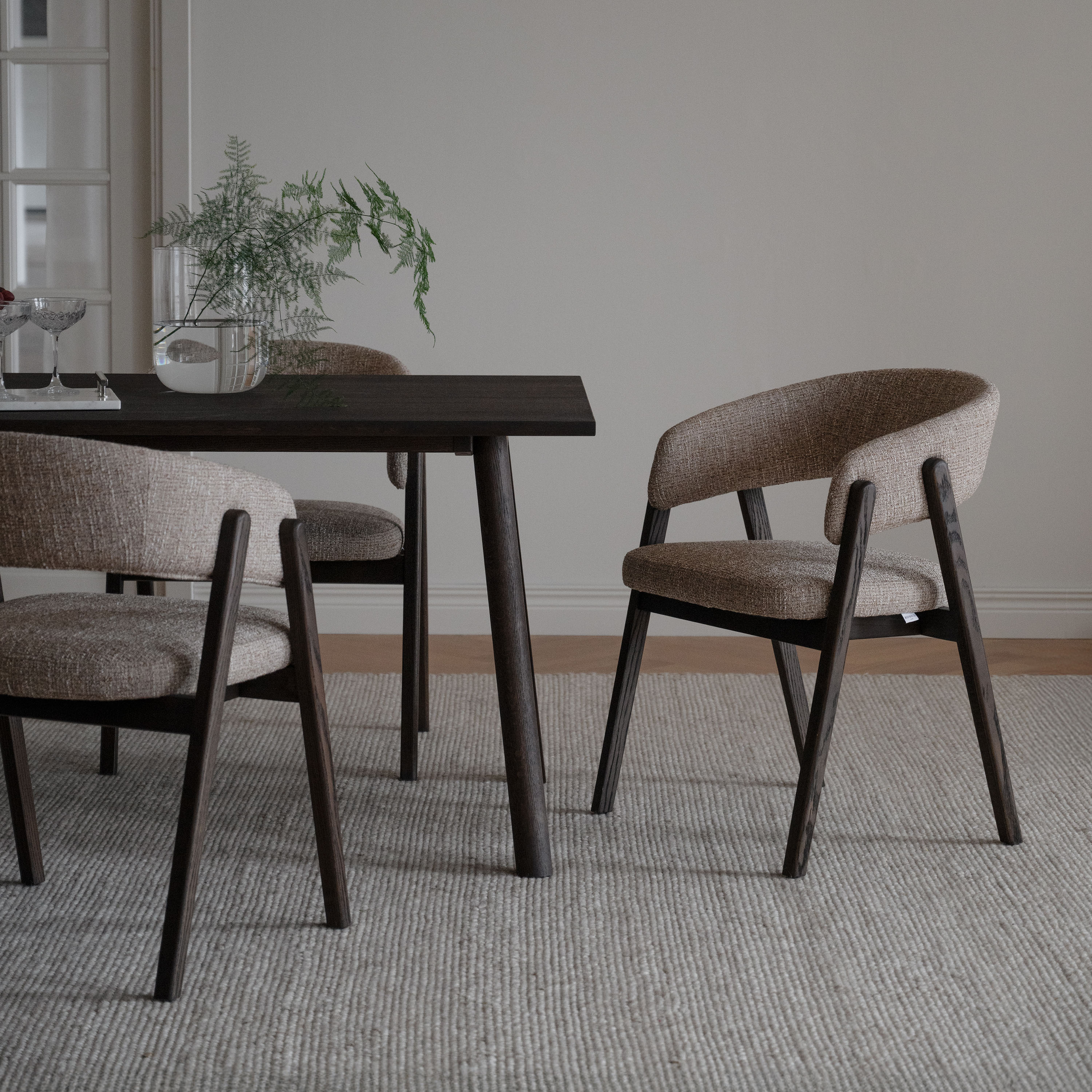 Rowico Home Barnaby Armlehnstuhl Dunkelbeige/Eiche