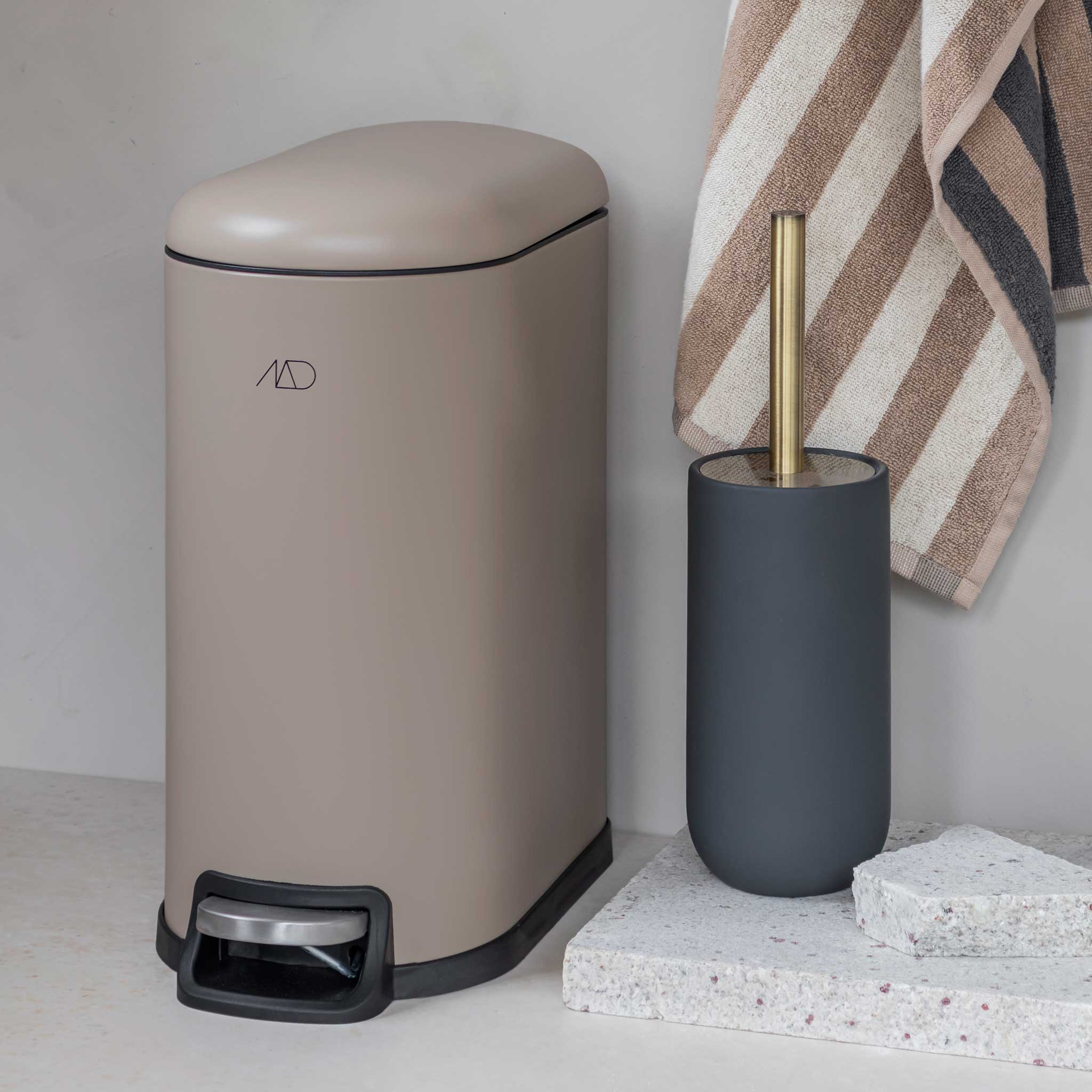 Mette Ditmer Mini-Walther Pedalbøtte Sand