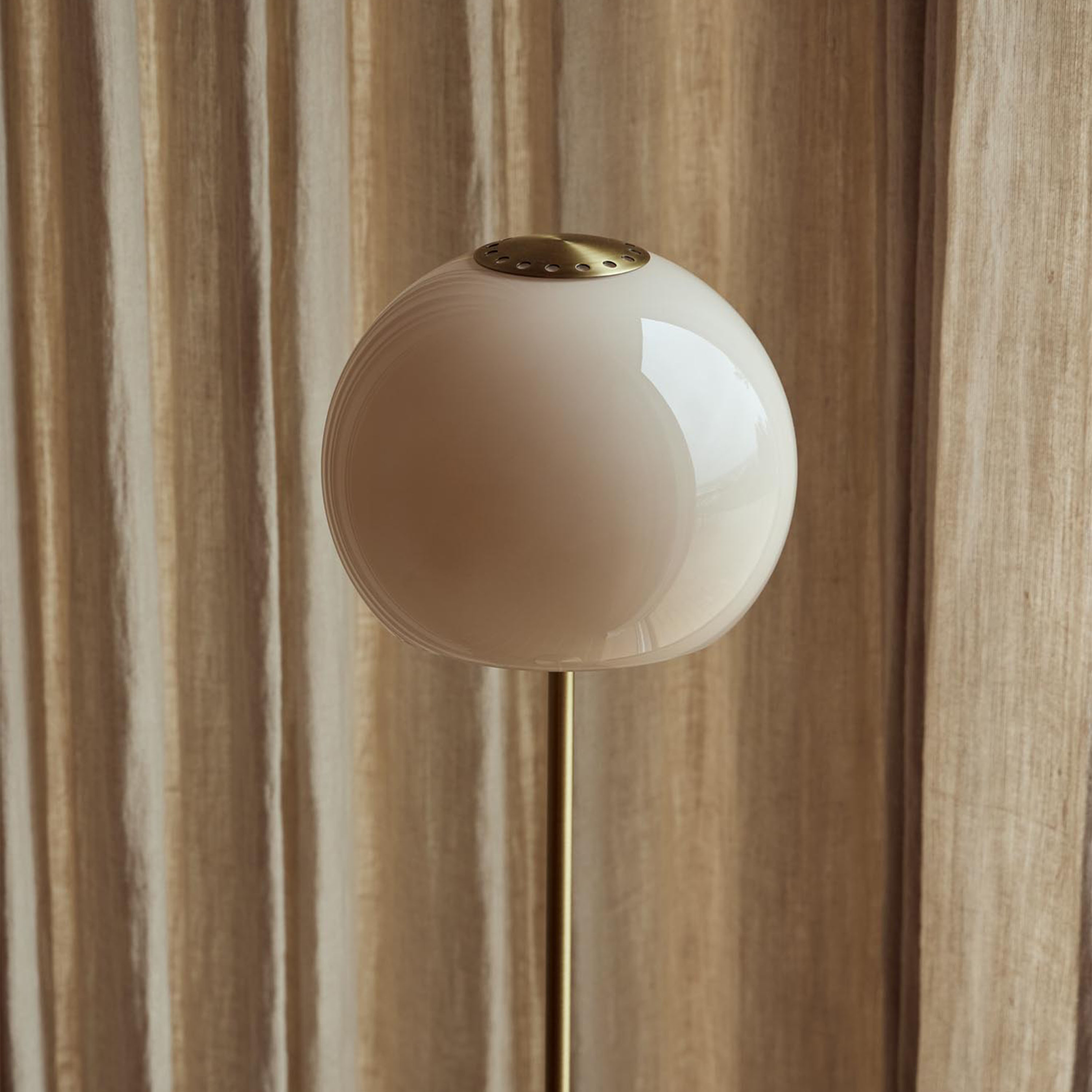 Frandsen Ball Glass Lattiavalaisin Sand Grey Ø25