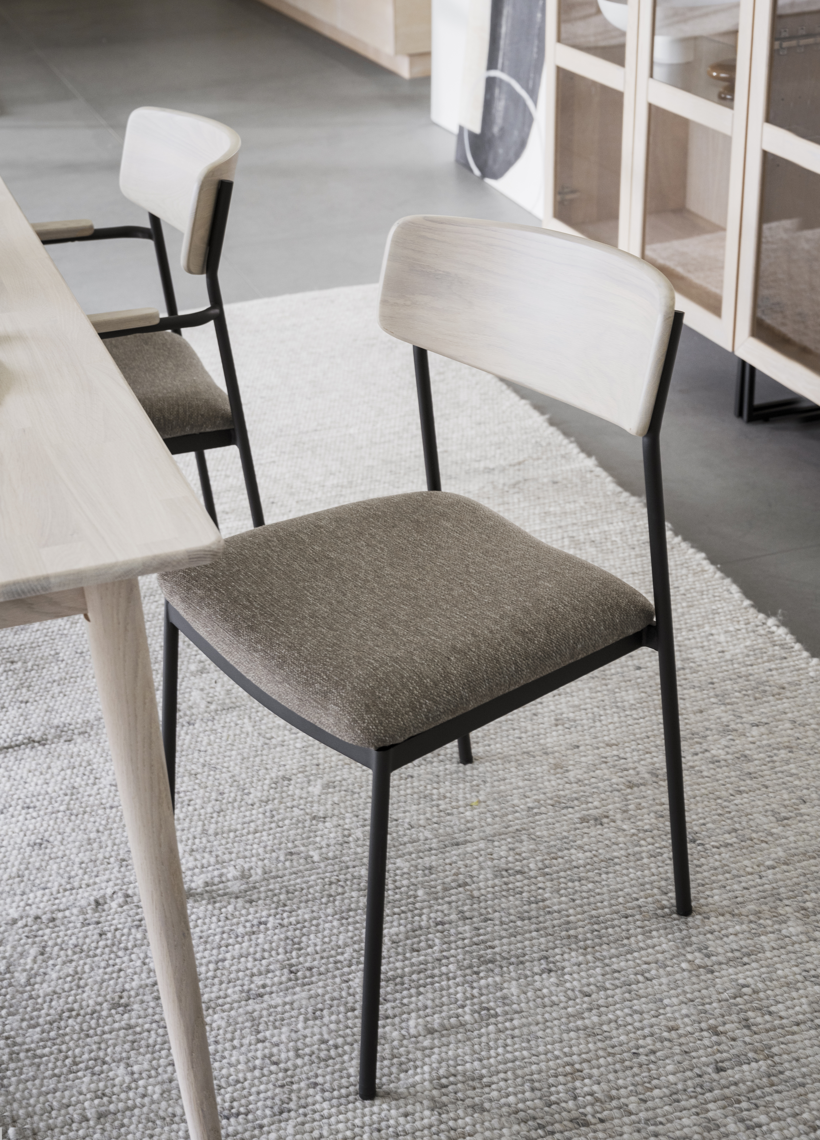 Rowico Home Maymont Esszimmerstuhl Weiß Pigmentierte Eiche/Dunkelbeige/Schwarz