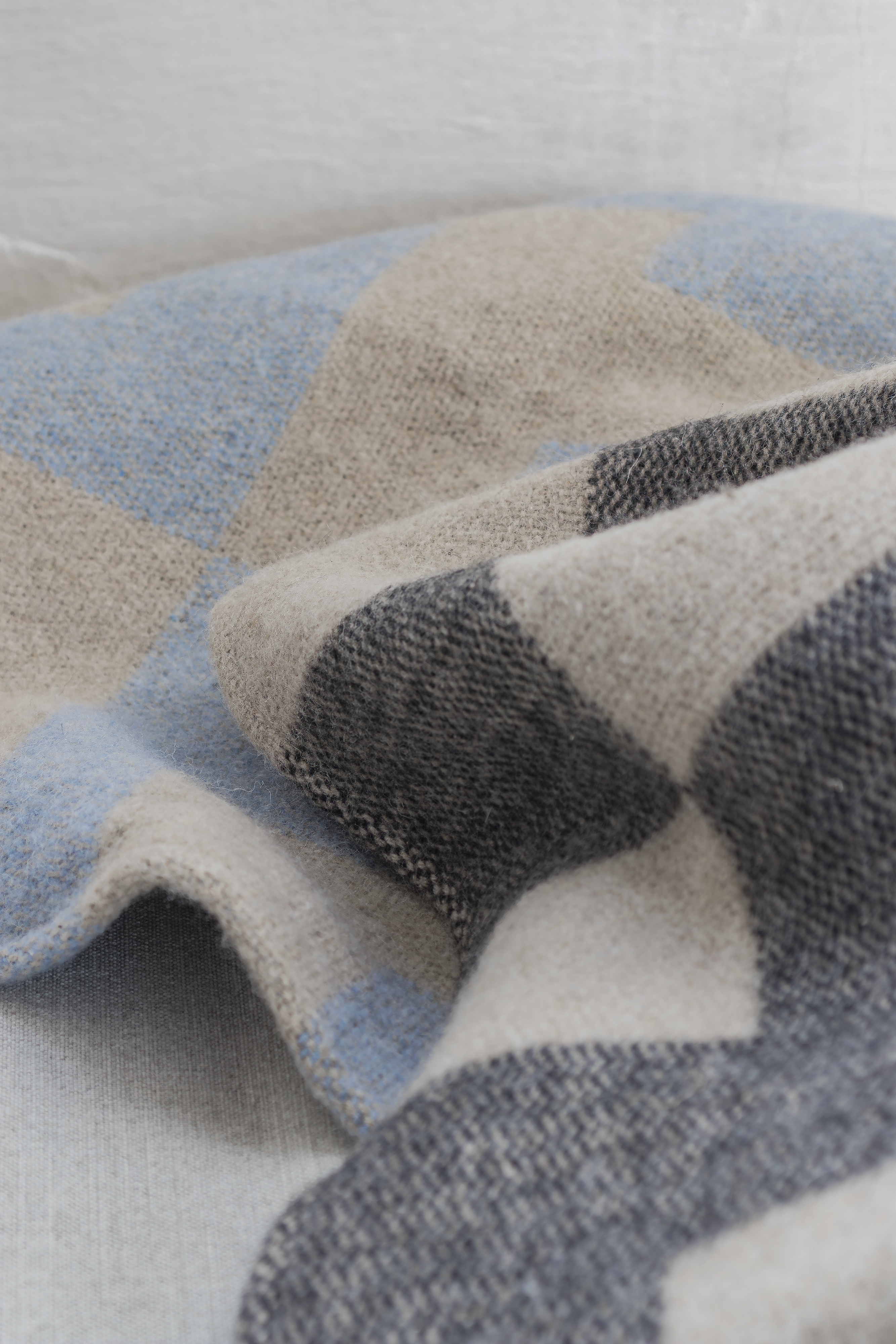 Mette Ditmer Maze Decke Hellblau 130x190