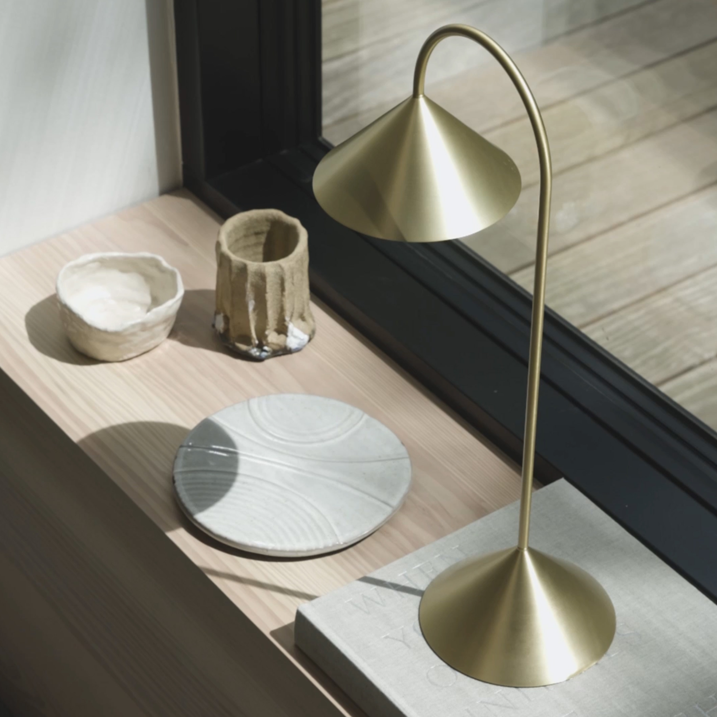 Frandsen Grasp Tragbare Tischlampe Solid Brass 47cm