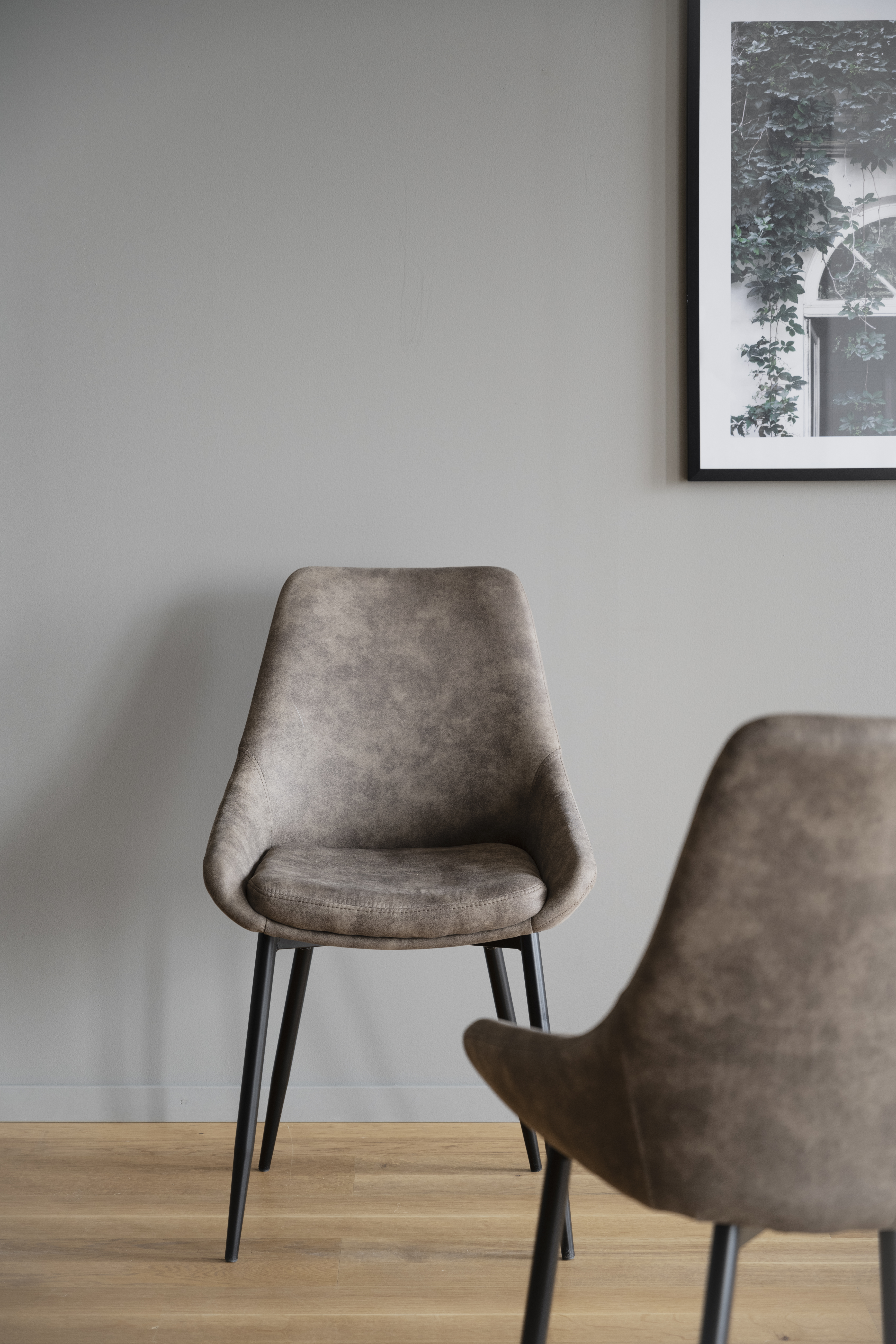 Rowico Home Sierra Esszimmerstuhl aus Mikrofaser in Maulwurfsfarbe