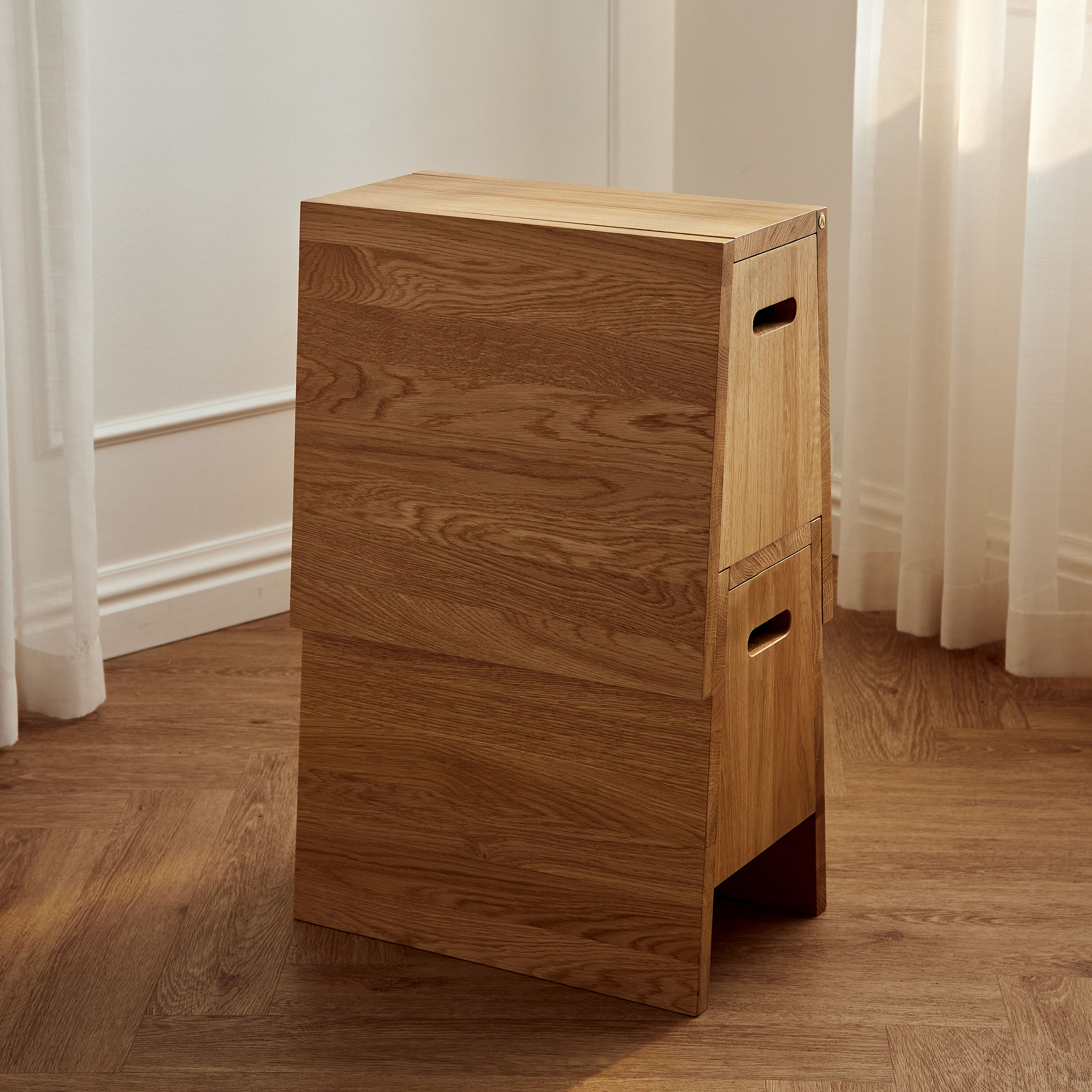 Andersen Furniture Plinth Jakkara Oak