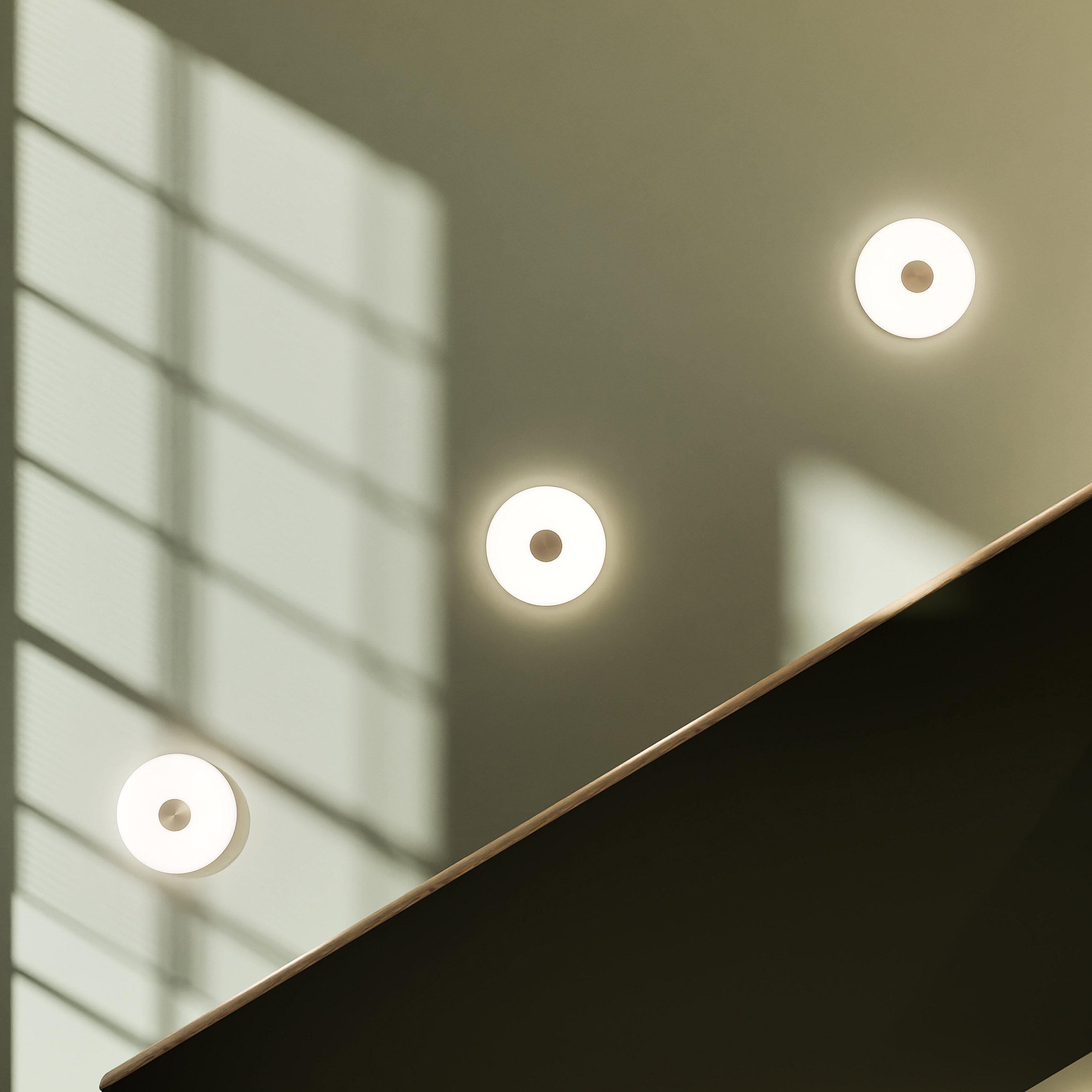 Northern Glint Wandleuchte Opal/Gebürstetes Messing 36 cm