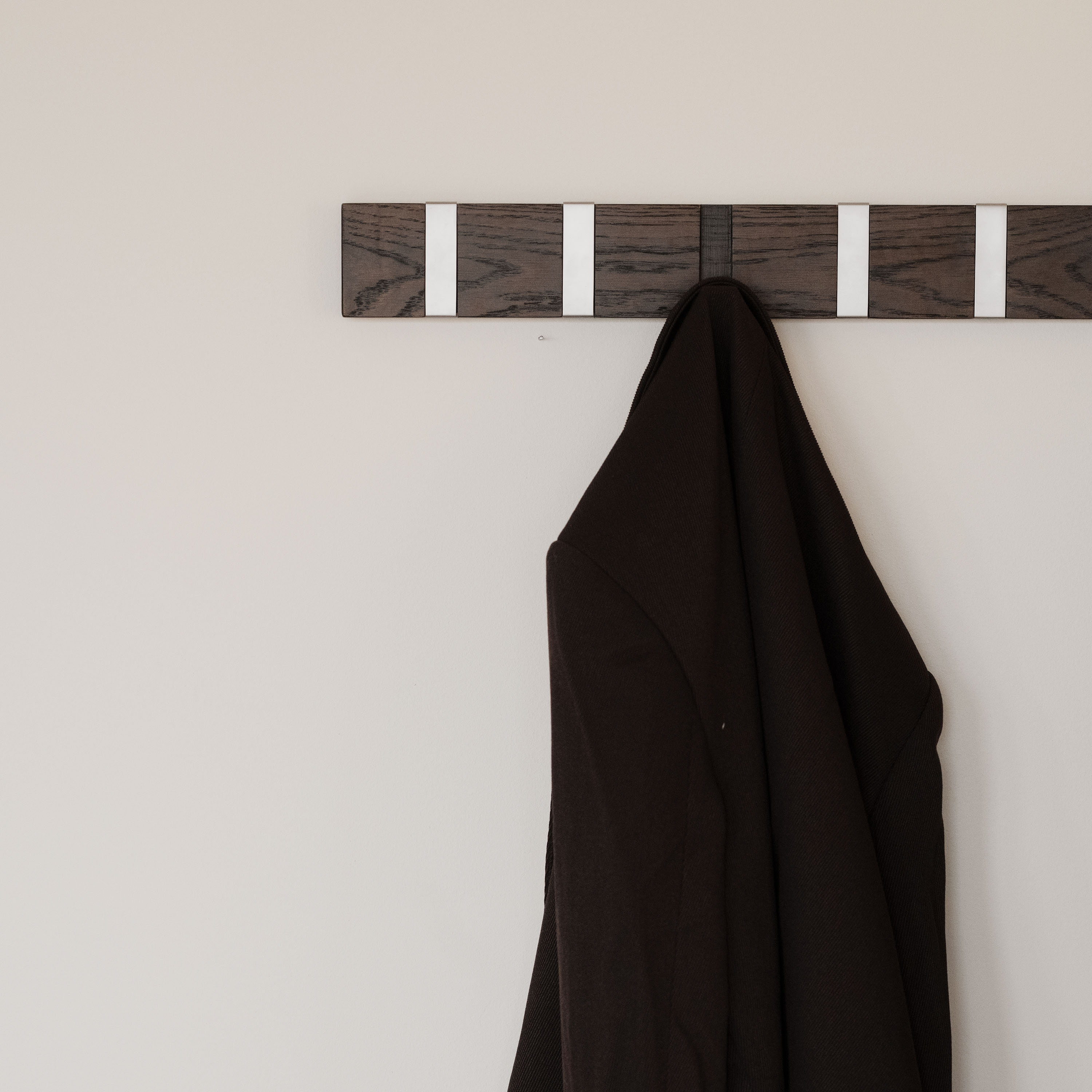 Rowico Home Confetti Hakenleiste Braun lackiert 8