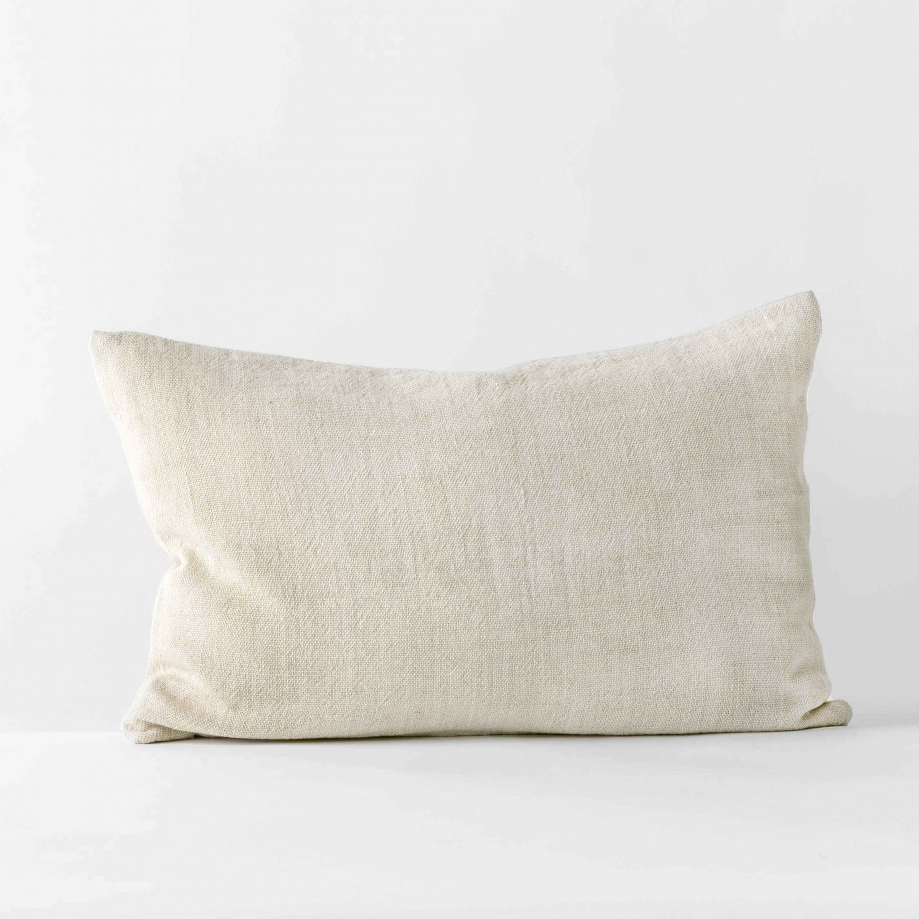 Tell me more Margaux Kuddfodral Linne Wheat 40x60