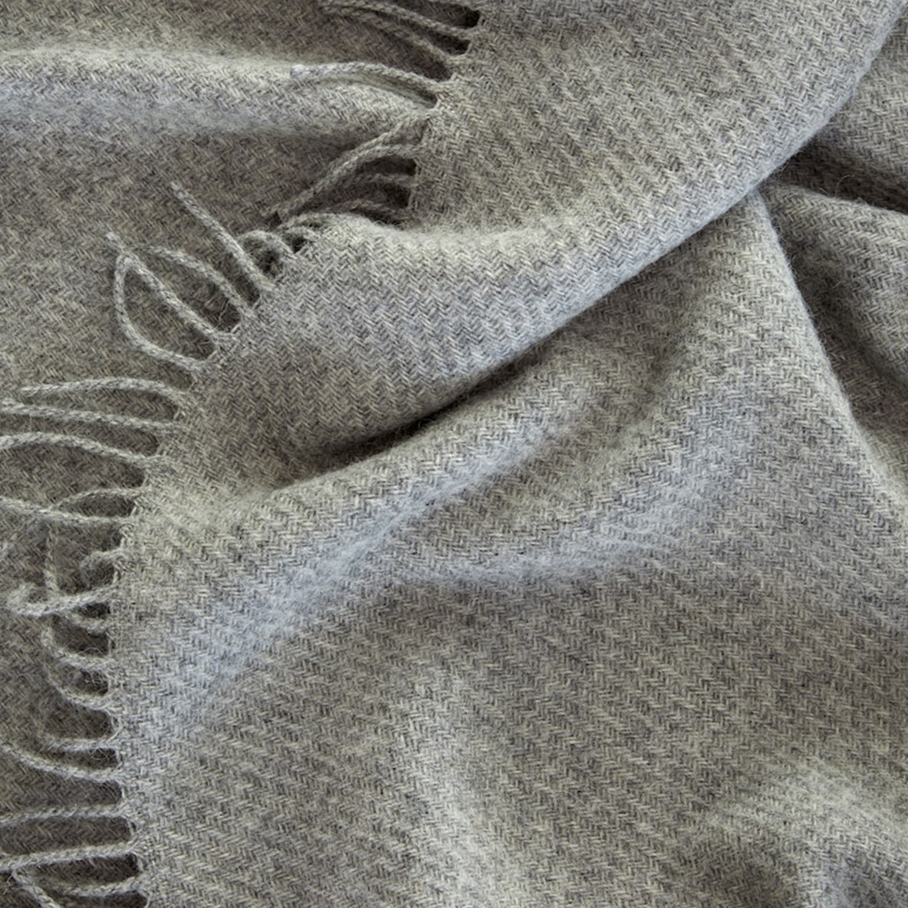 Høie Falketind Pläd Naturlig Grå 120x180