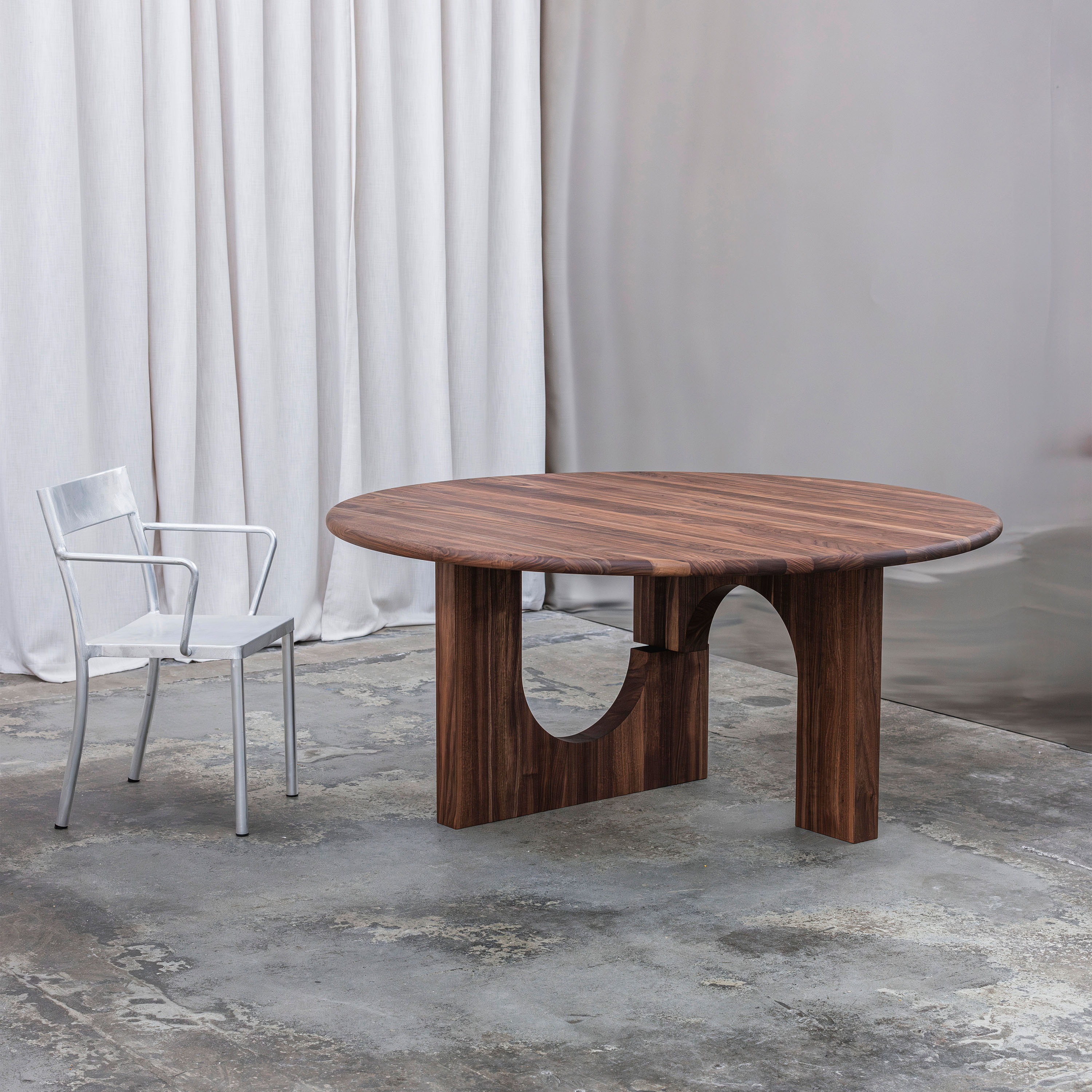 Tinted Sanders Matbord Walnut Ø160