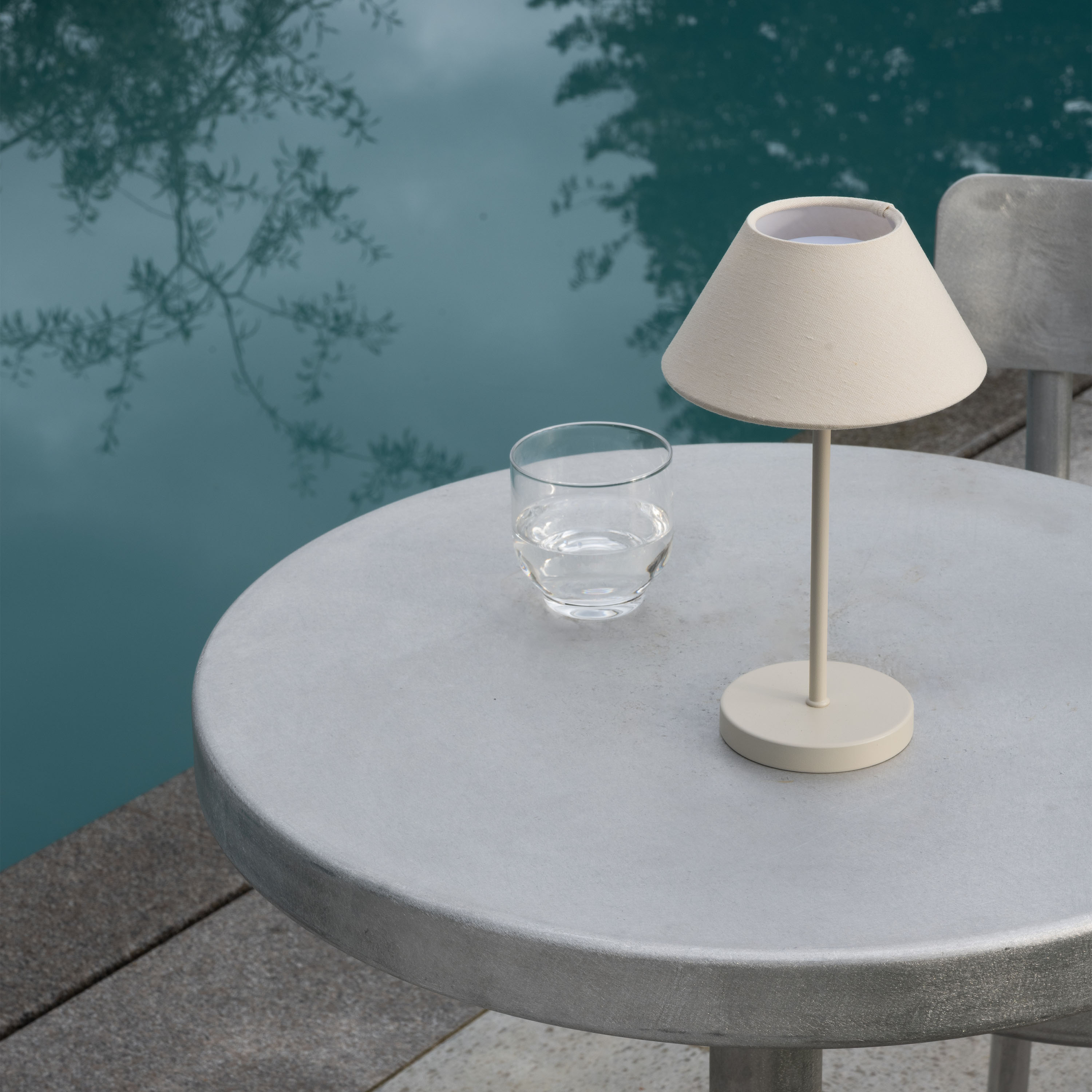 Watt &amp; Veke Teya Tragbare Tischleuchte Offwhite 26cm