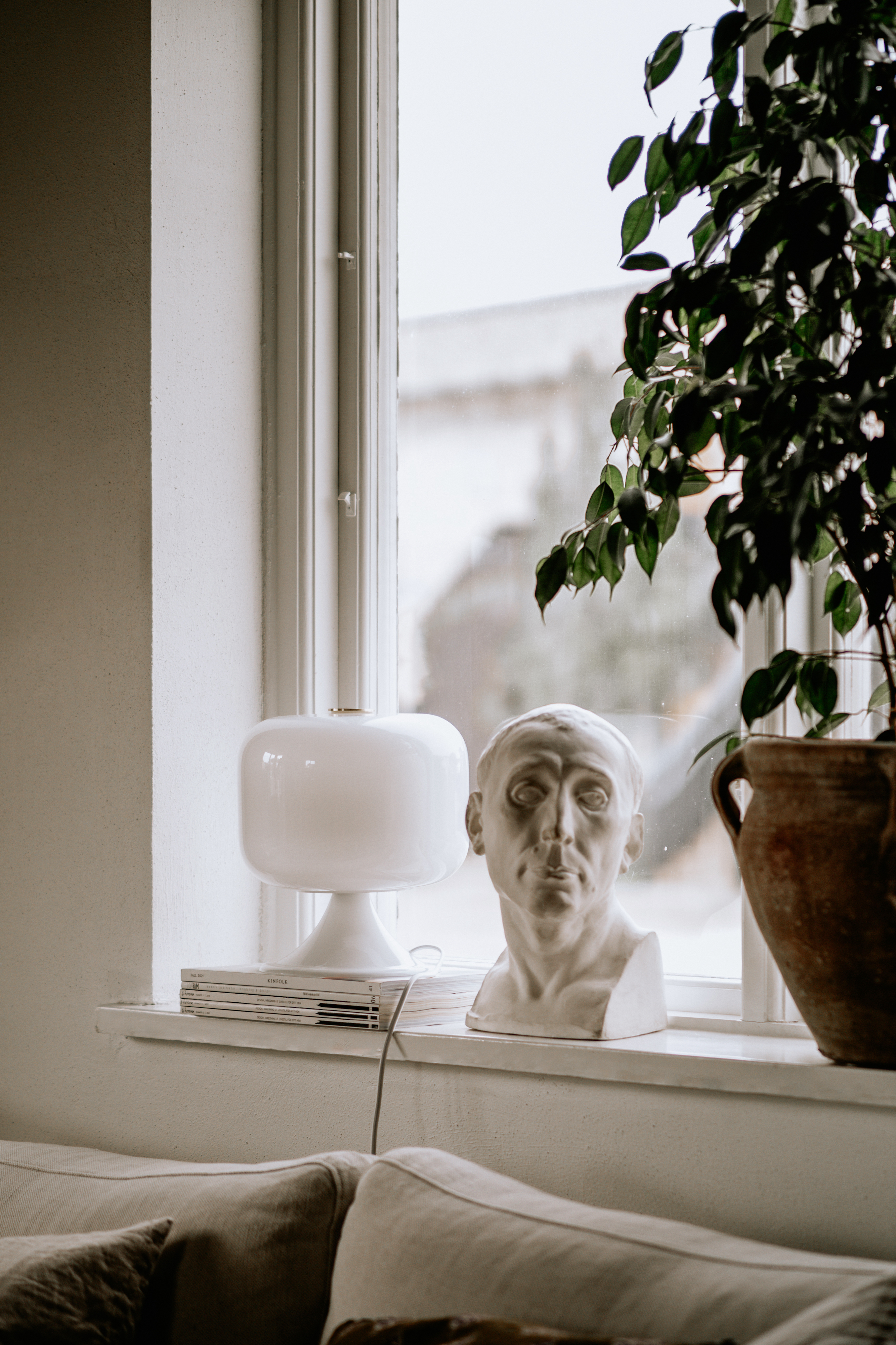 Globen Lighting Bullen Tischlampe Weiß 25cm