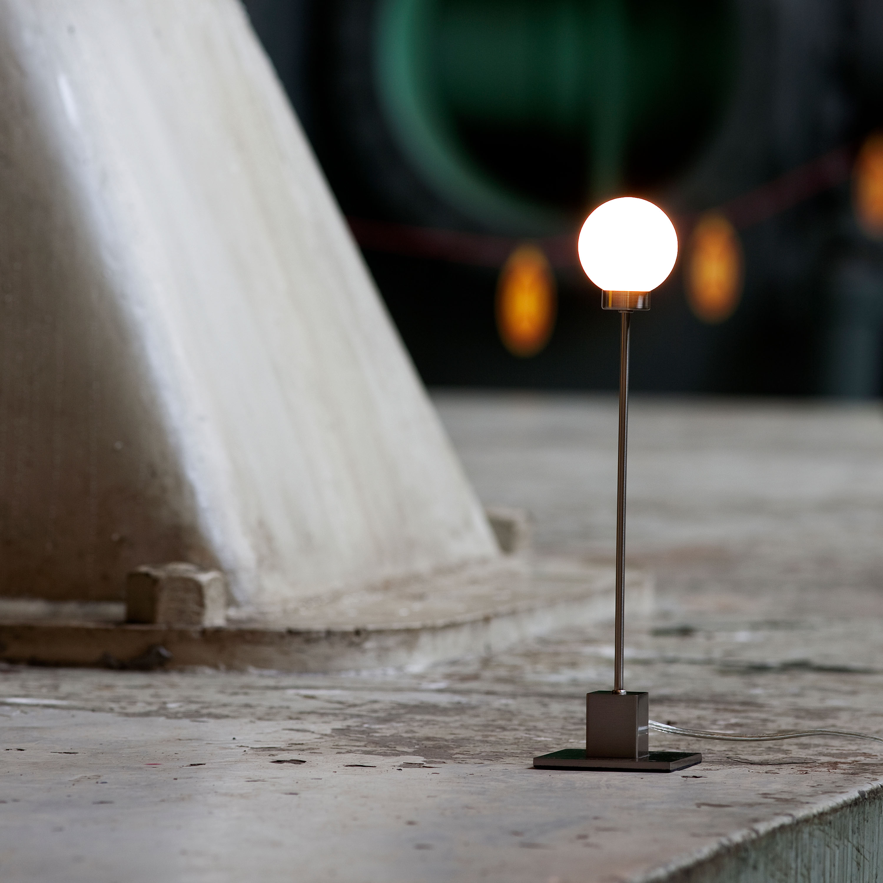 Northern Snowball Tischleuchte Steel