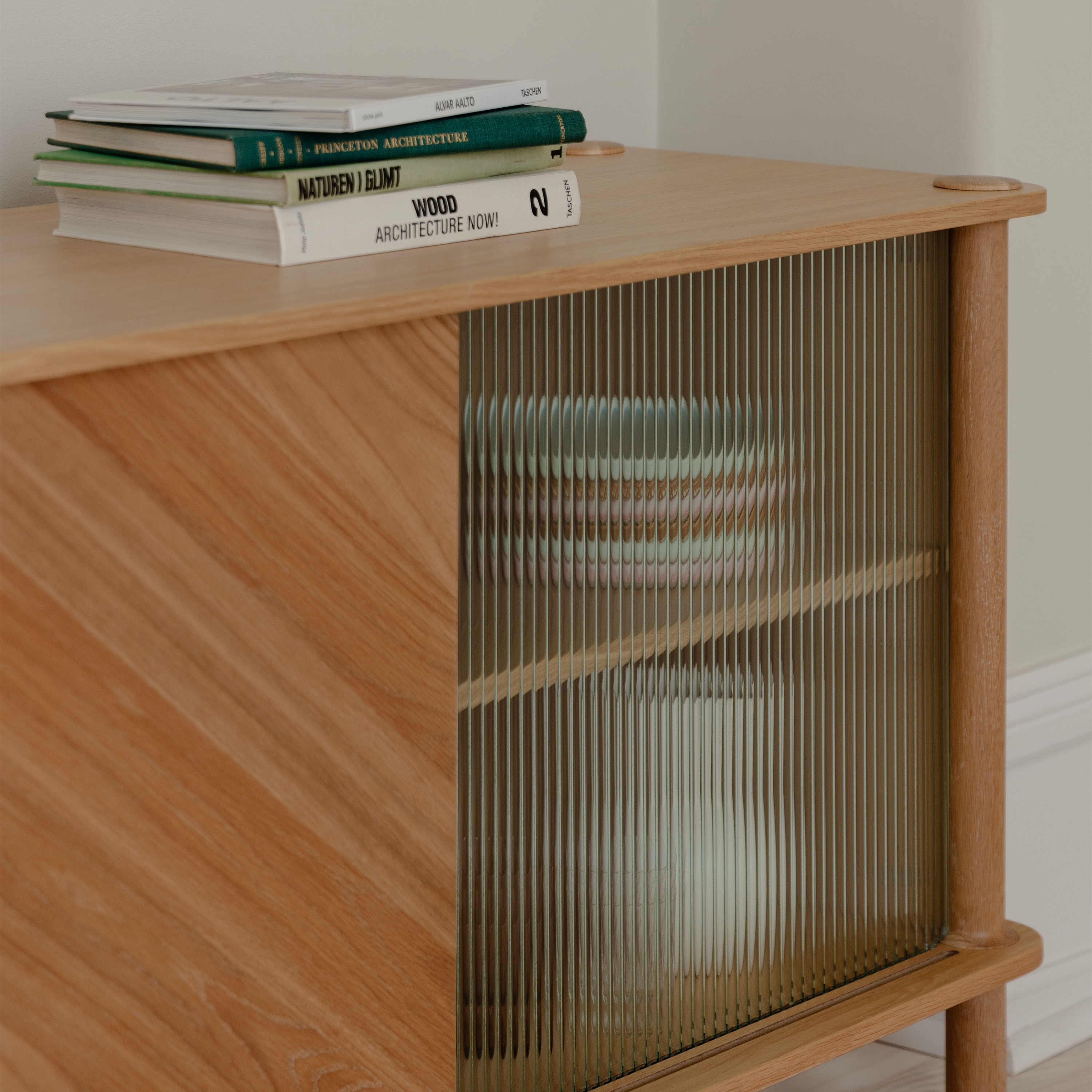 Umage Italic Sidobord 1 Dörr/1 Glasdörr Oak 135cm