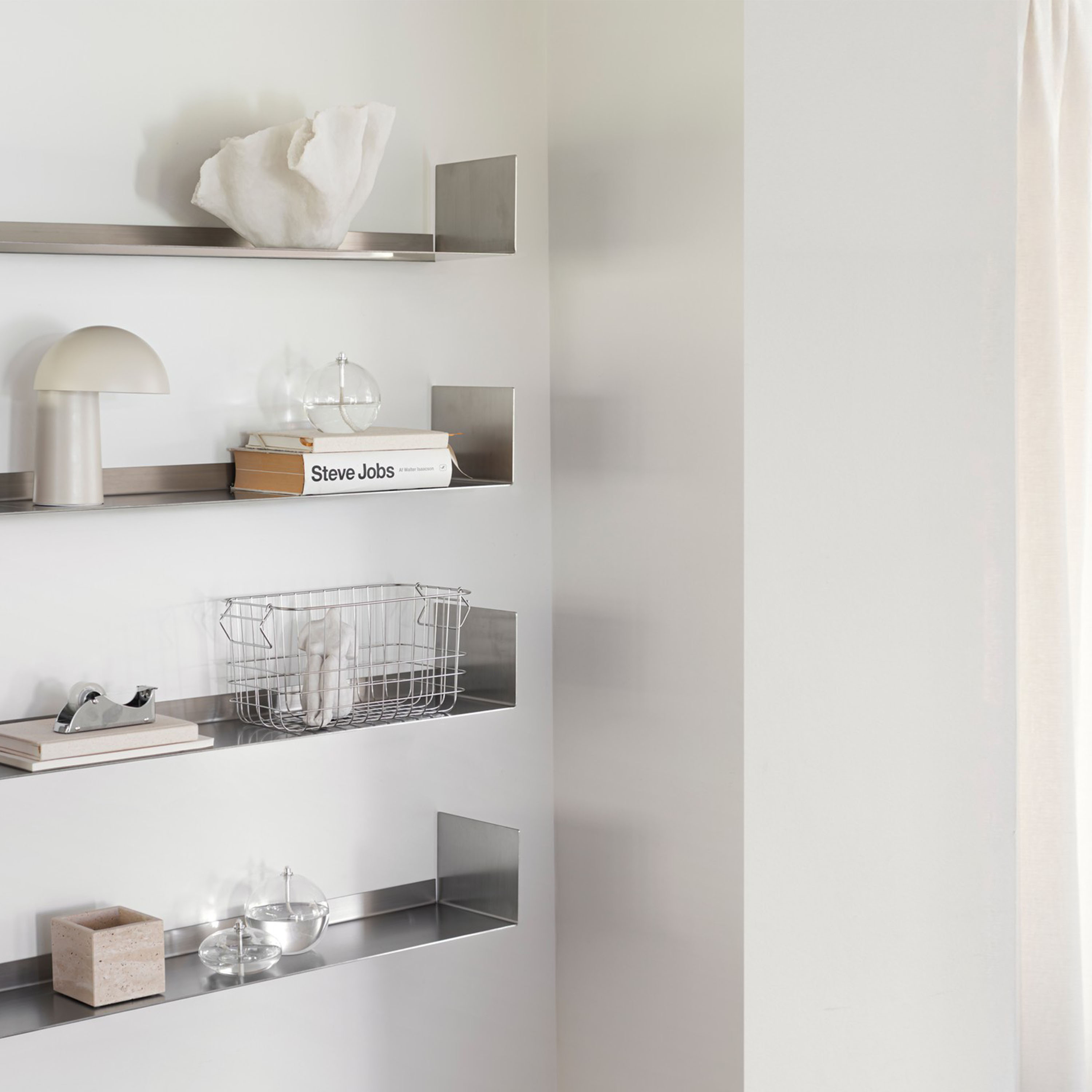 Mette Ditmer Float Vegghylle Stål 80x13