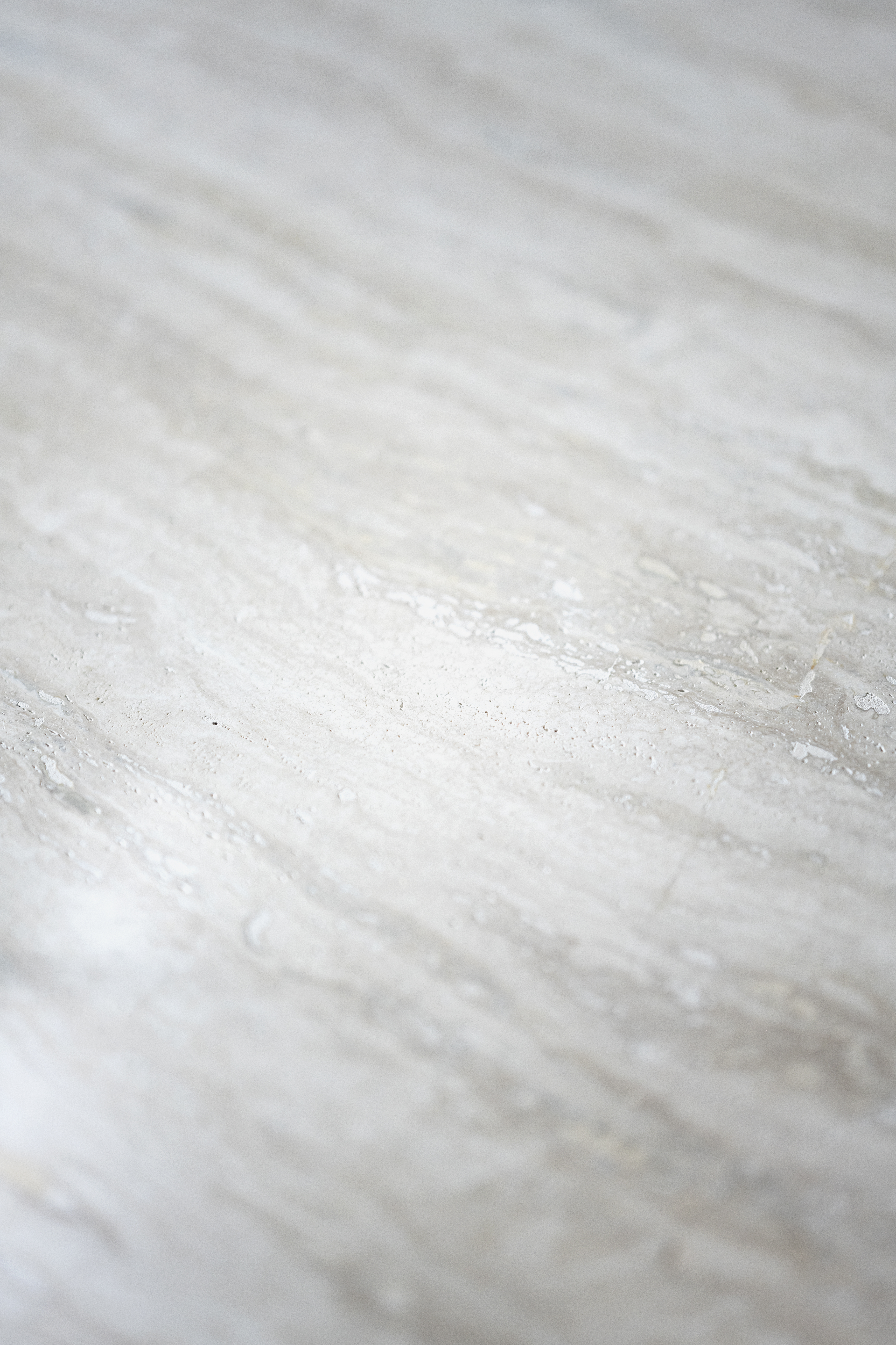 Rowico Home Taransay Matbord Beige Travertin/Vitpigmenterad Ek Ø125