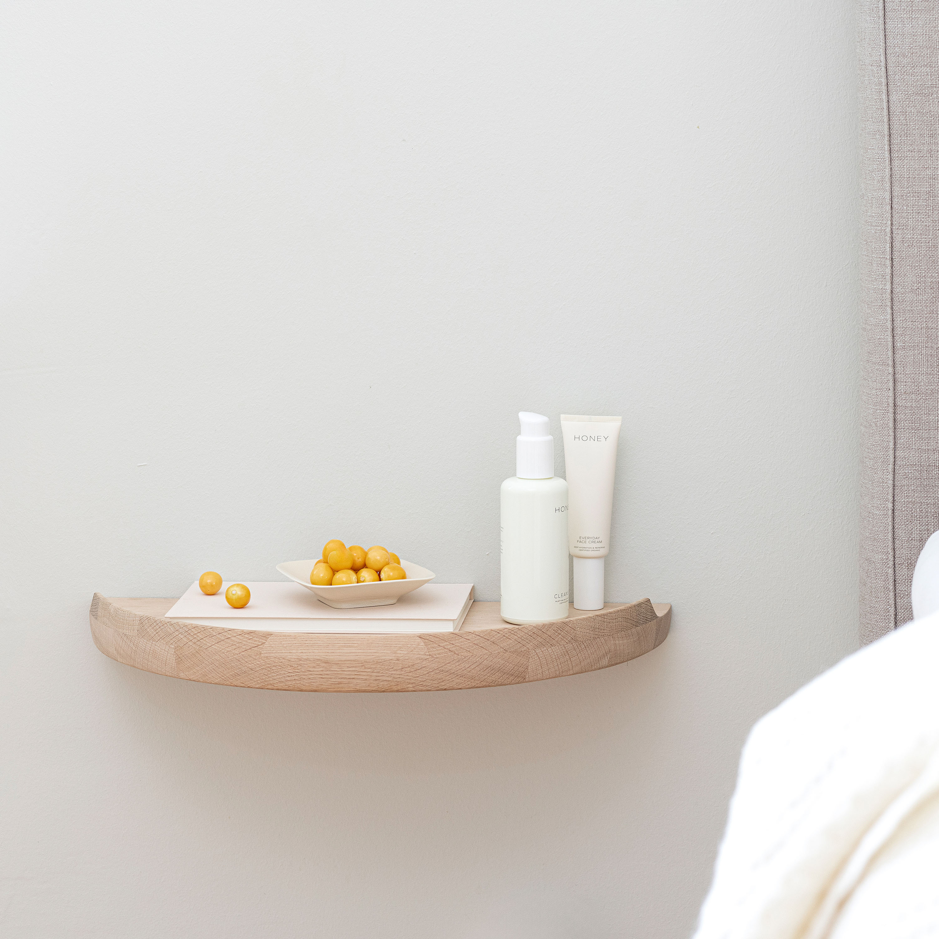 Aakjaer Furniture Arcus konsollhylle hvit oljet eik