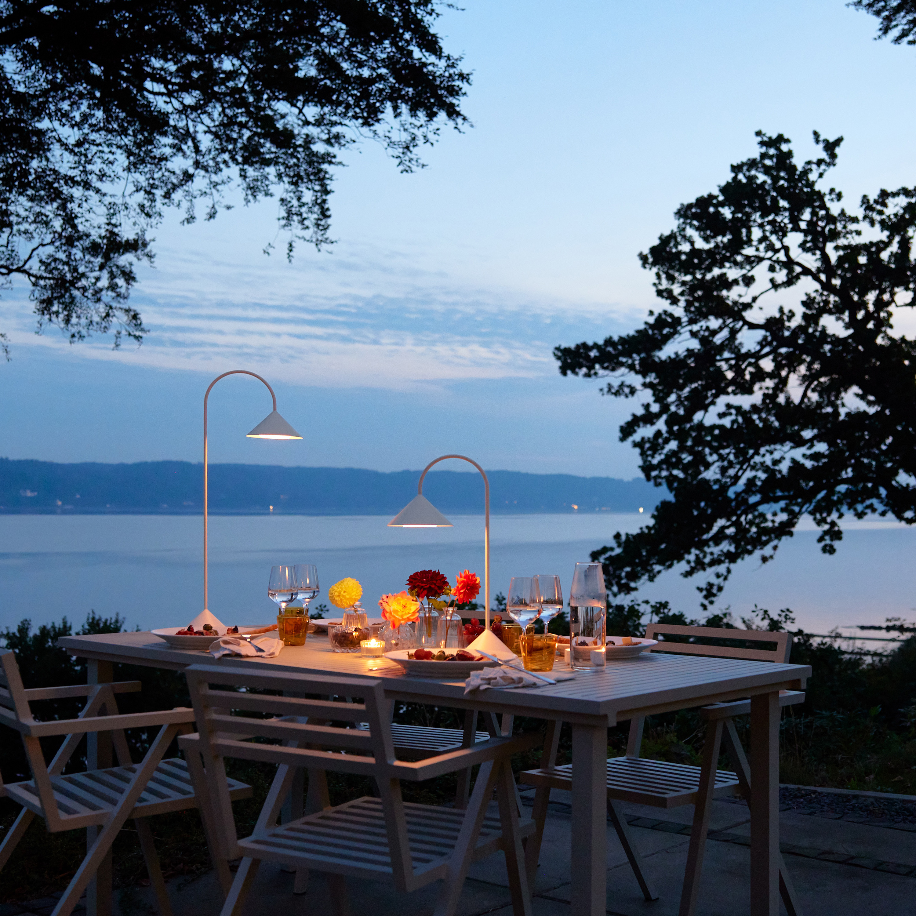 Frandsen Grasp Portabel Bordslampa Matt White 47cm