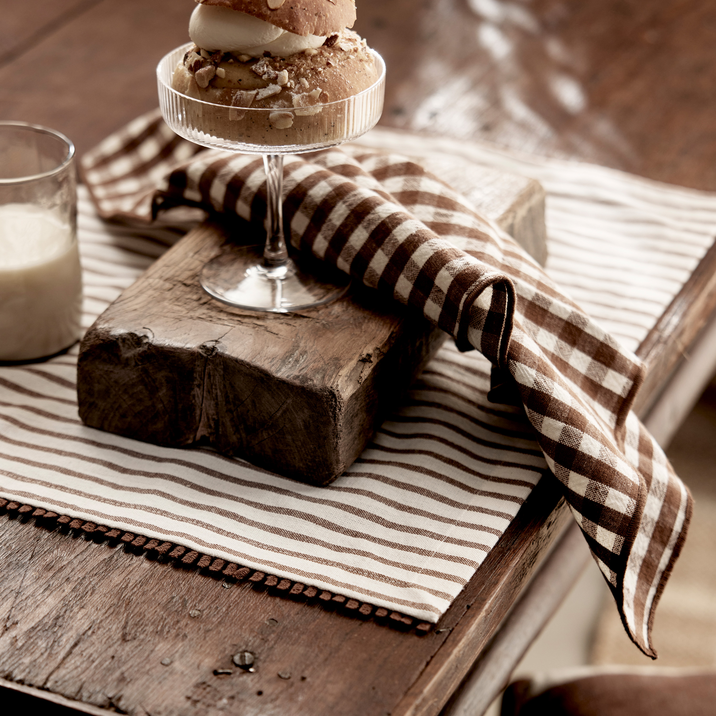 Jakobsdals Fresco Tablett Brun/offwhite 35x45