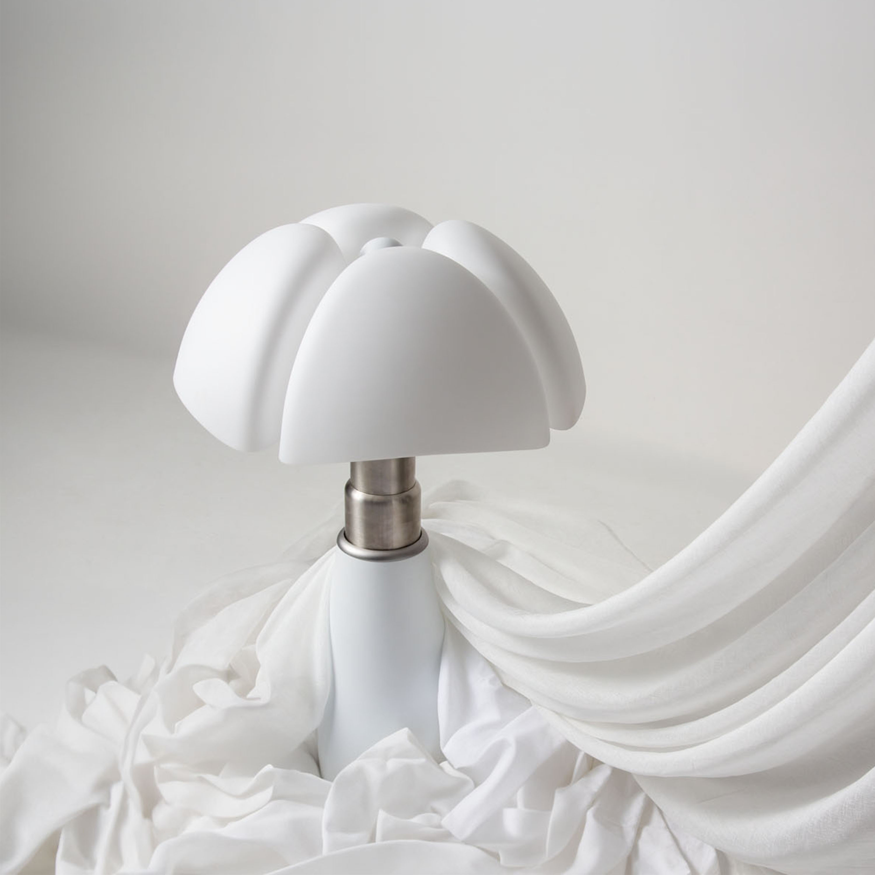 Martinelli Luce Pipistrello Medio Bordlampe Dimbar LED Matt Hvit