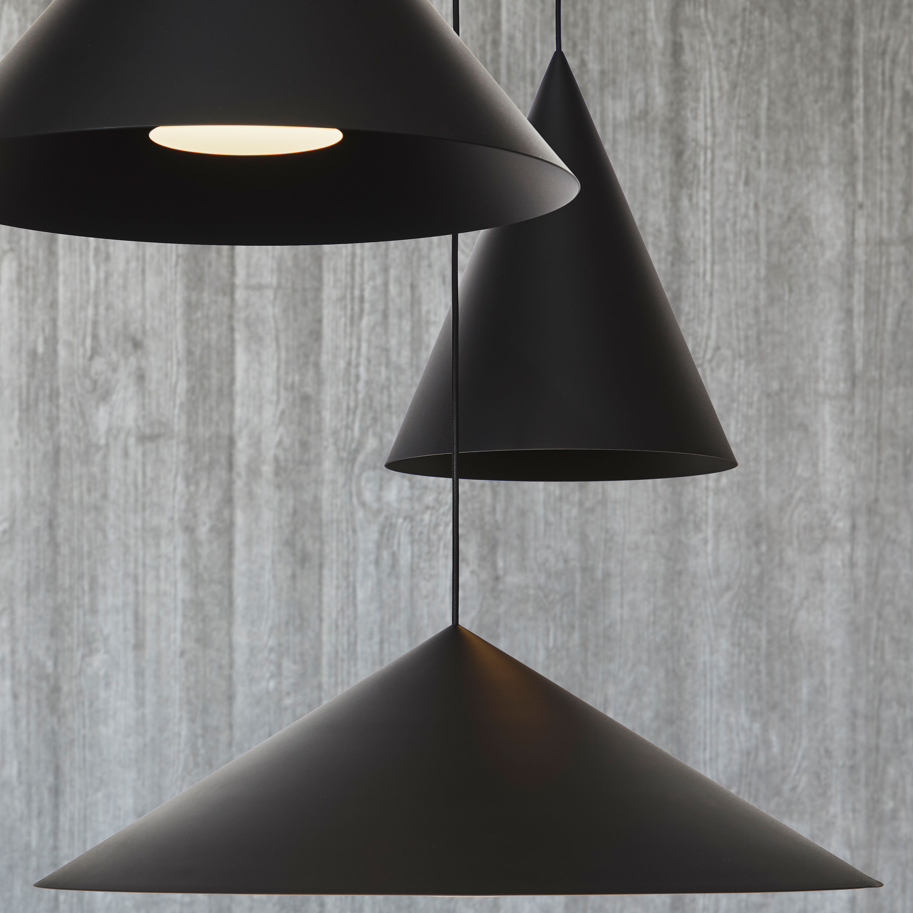 LOOM Design Hanzu So Taklampa Black Ø35