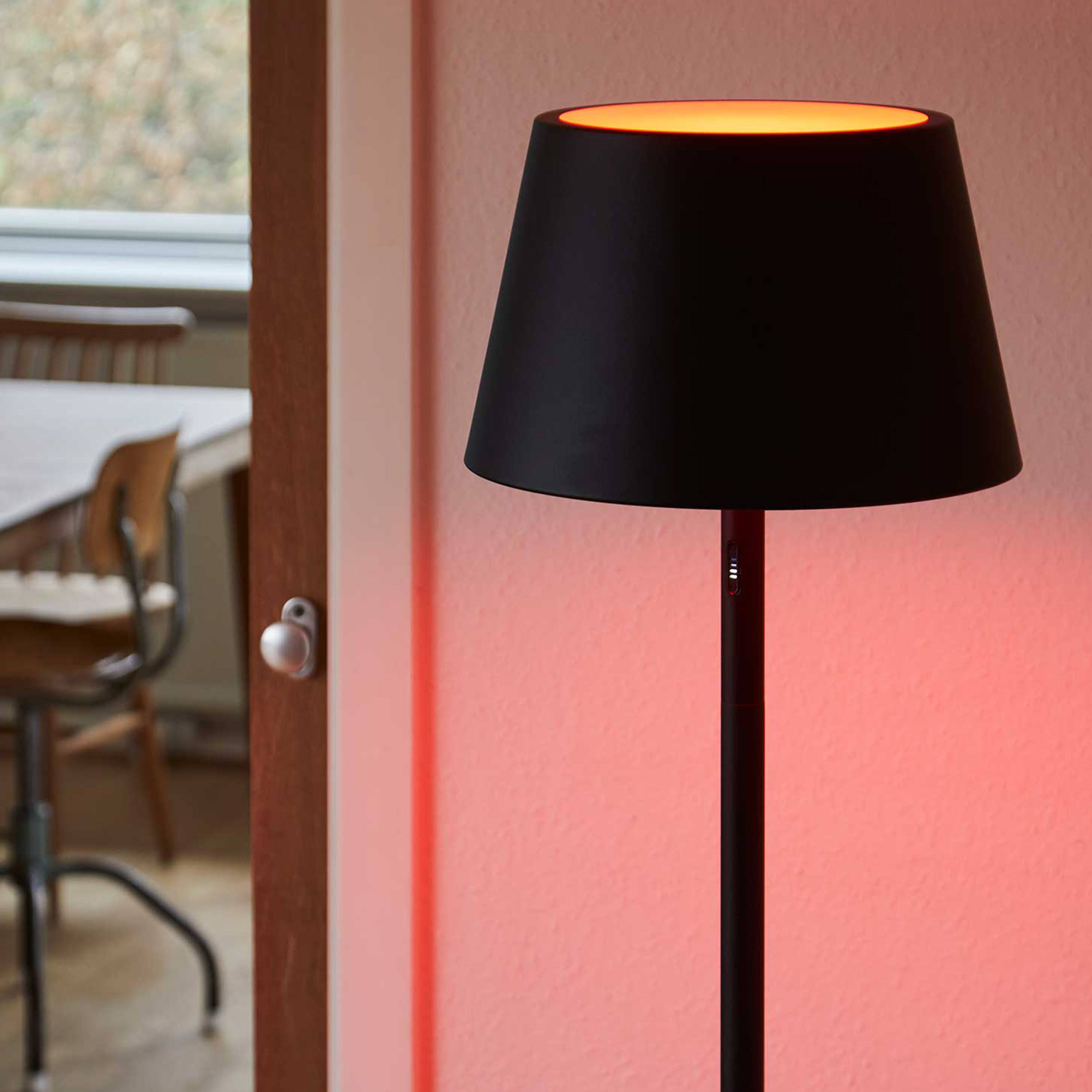 LOOM Design Modi Portabel Golvlampa Black