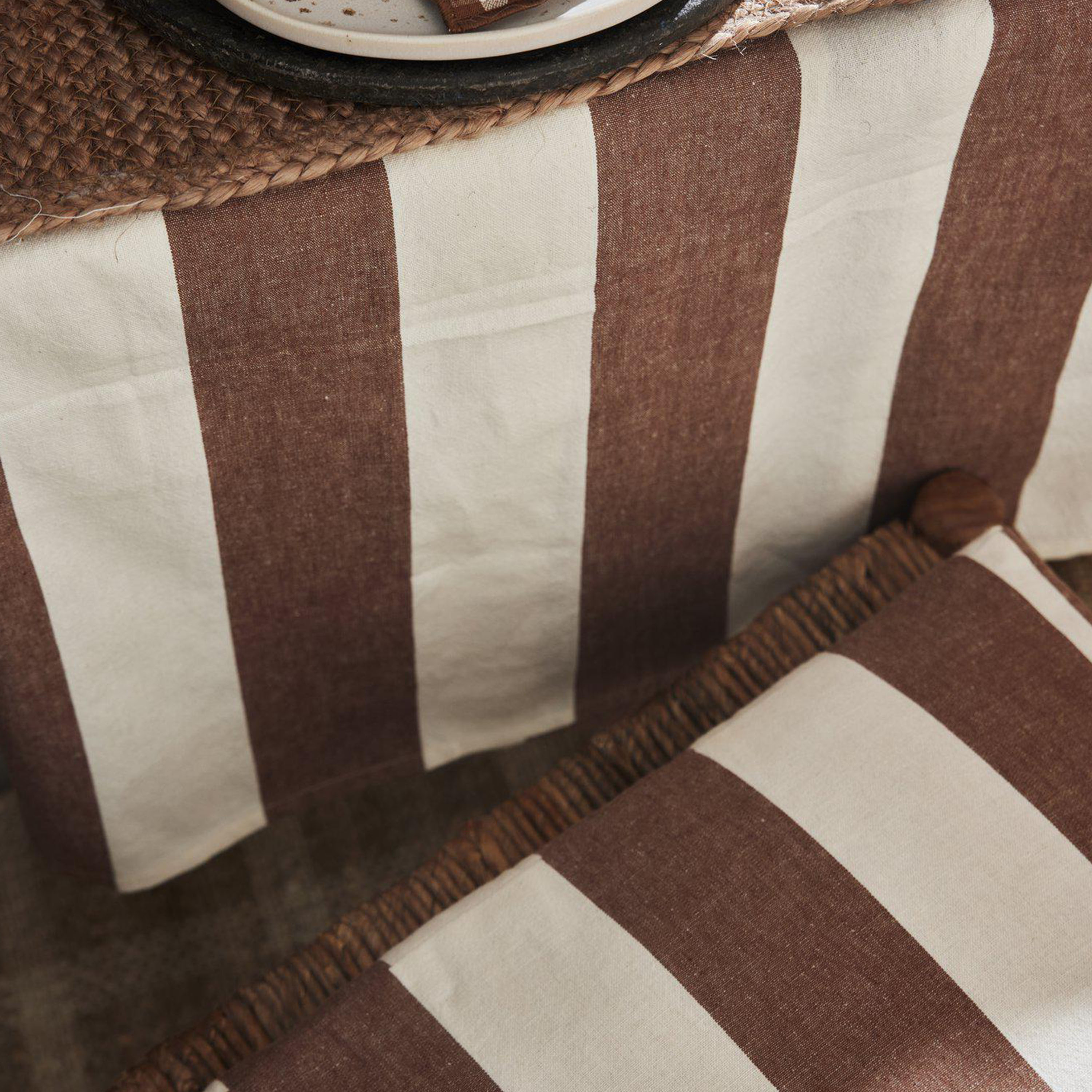 Jakobsdals Striato Pöytäliina Ruskea/offwhite 140x260