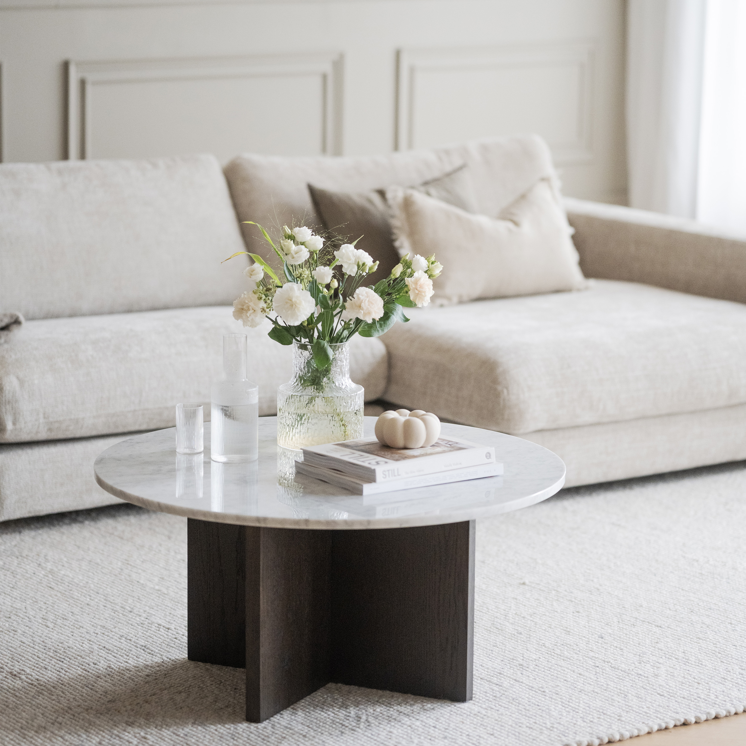 Rowico Home Brooksville Soffbord Vit Marmor/Ek Ø90