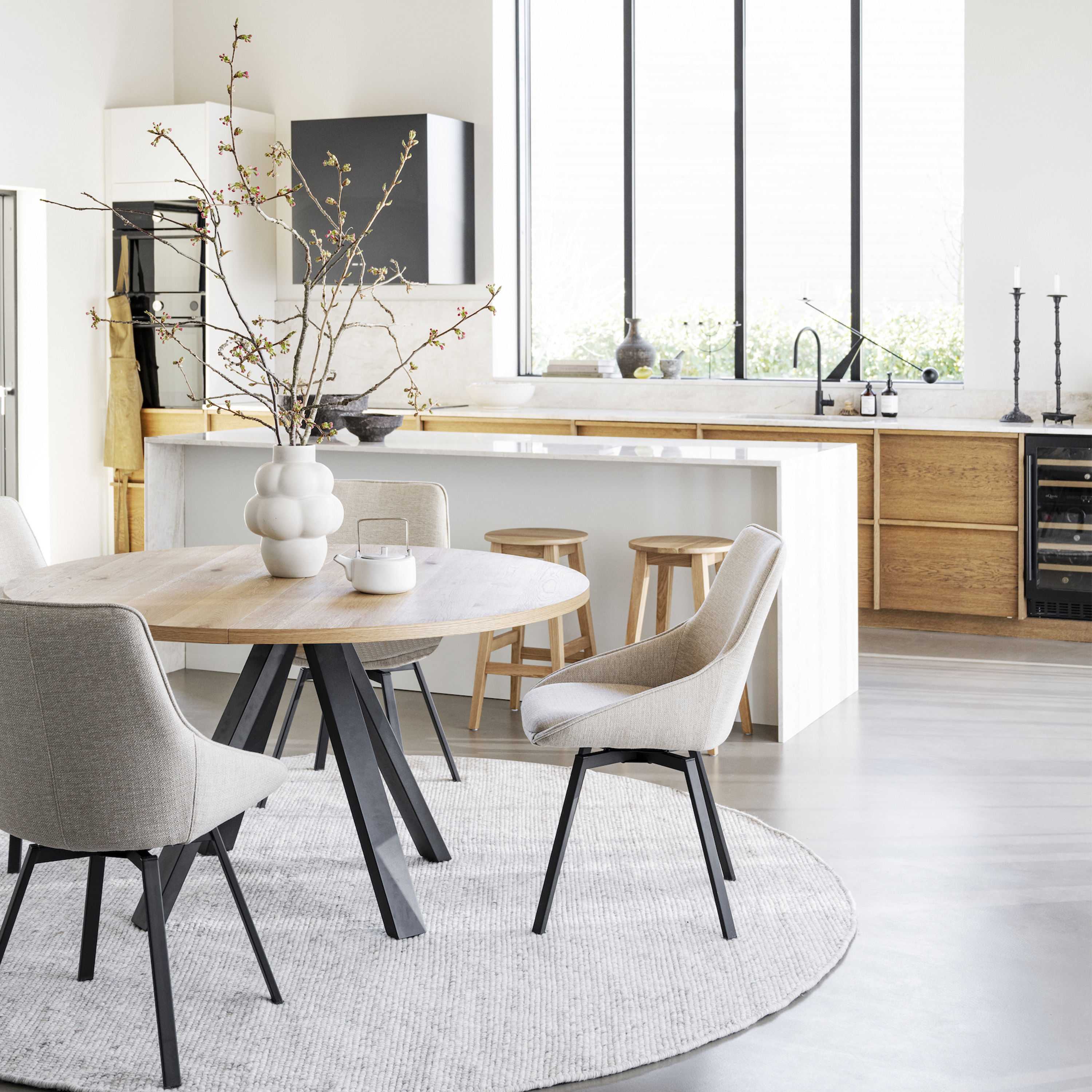 Rowico Home Alison Esszimmerstuhl Hellbeige/Schwarz