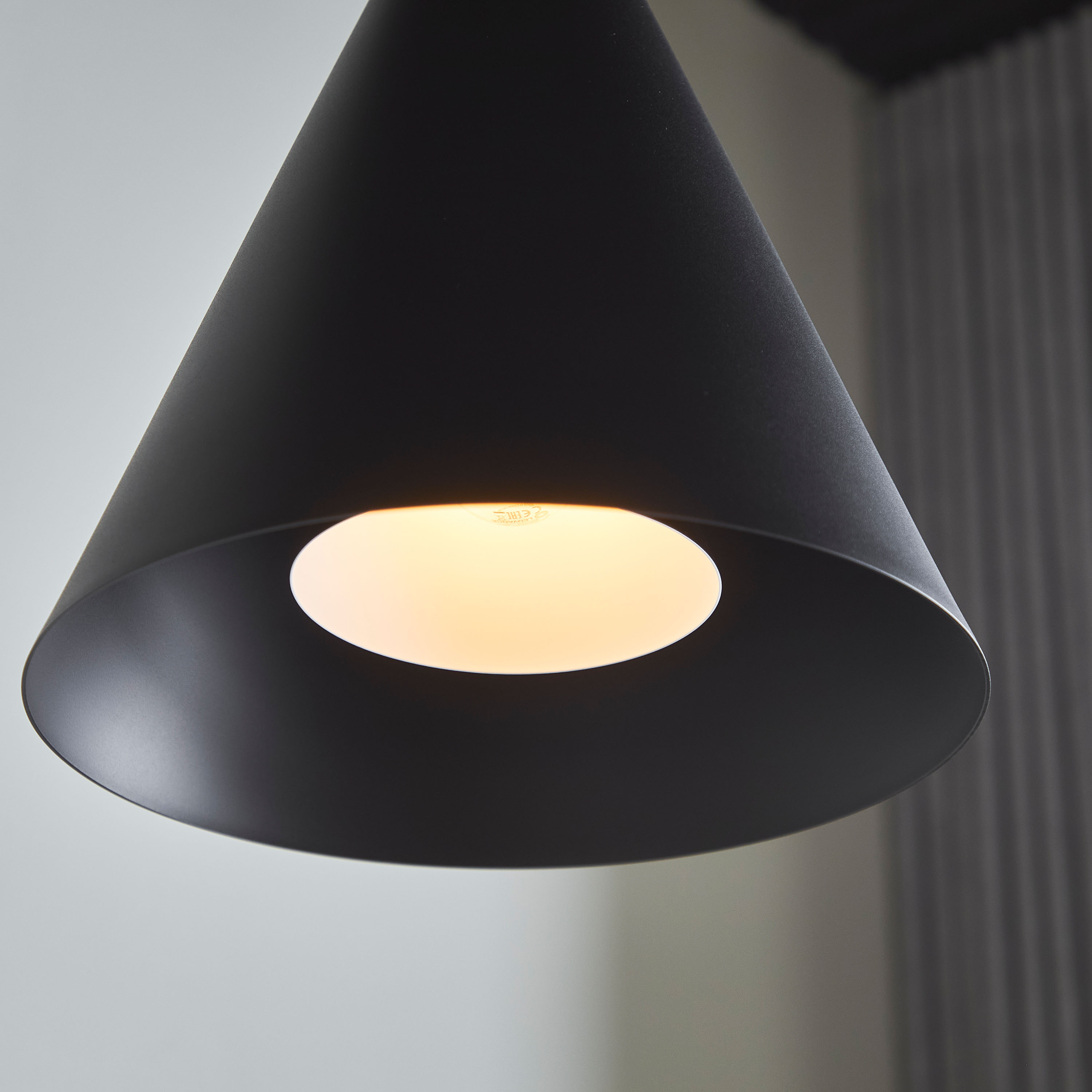 LOOM Design Hanzu So Taklampa Black Ø35