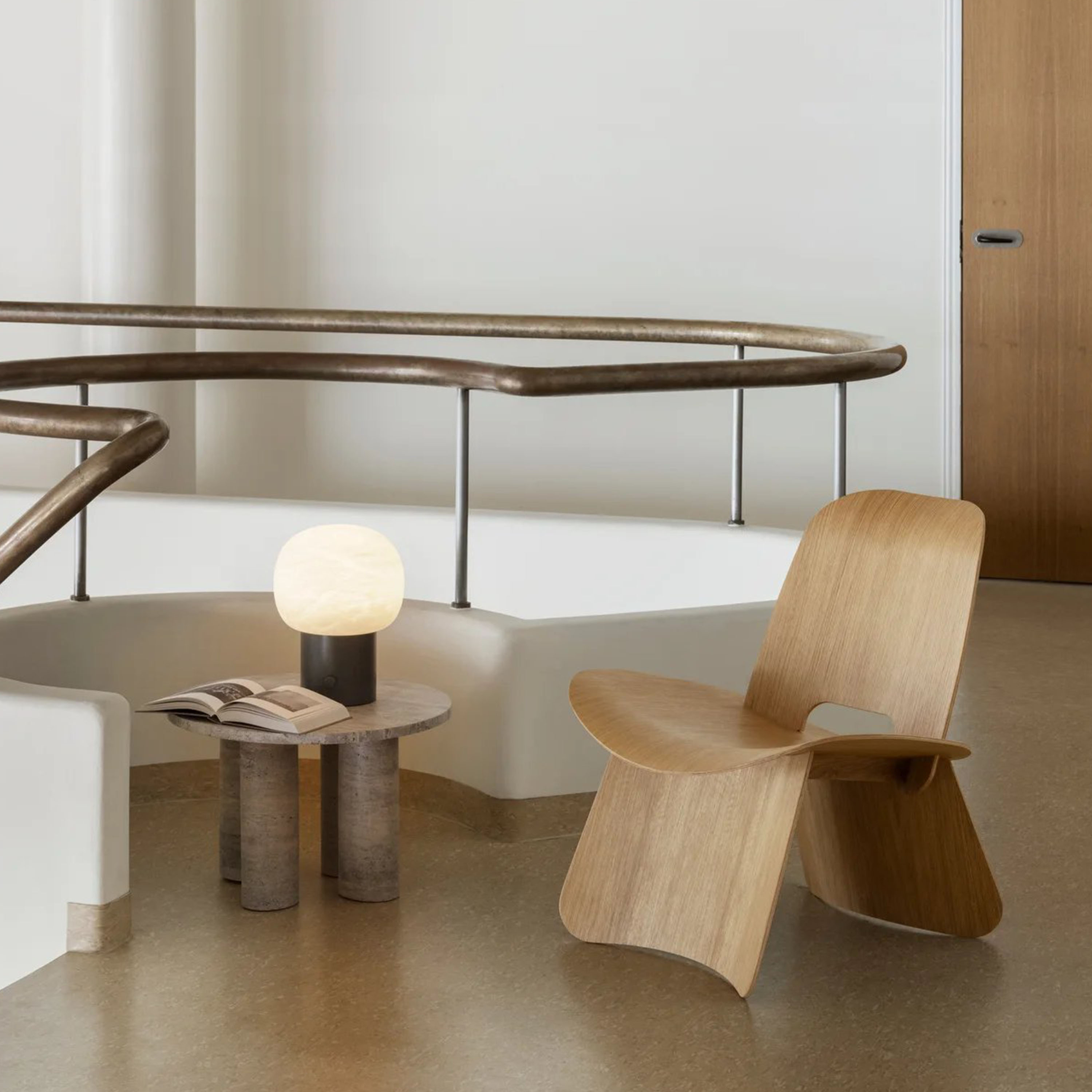 Blomus Volos Sidebord Sølv Travertin Ø52