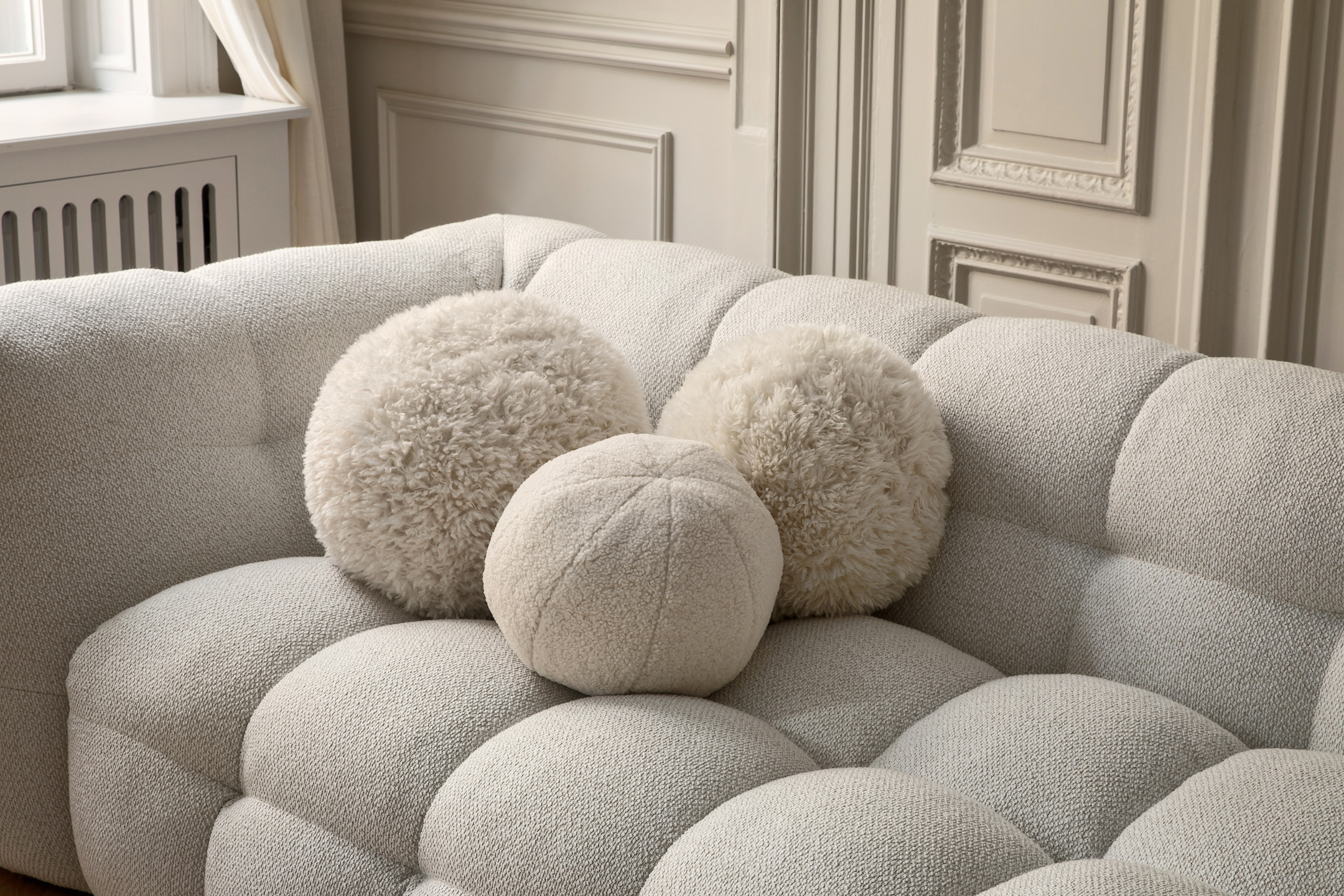 Sleepo Collection Sphere Prydnadskudde Creme Teddy Ø29