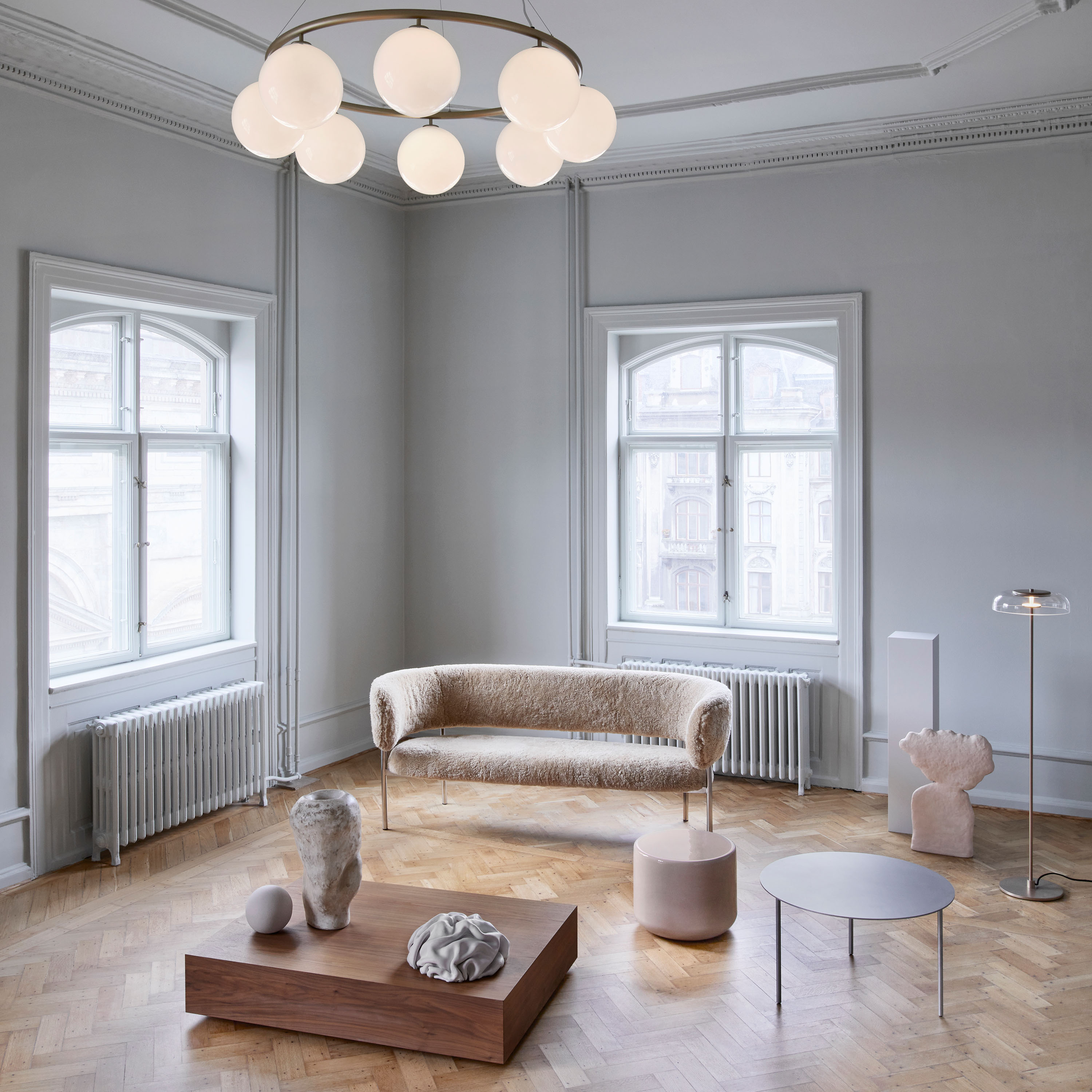 Nuura Miira 8 Circular Taklampa Brass/Opal Ø100