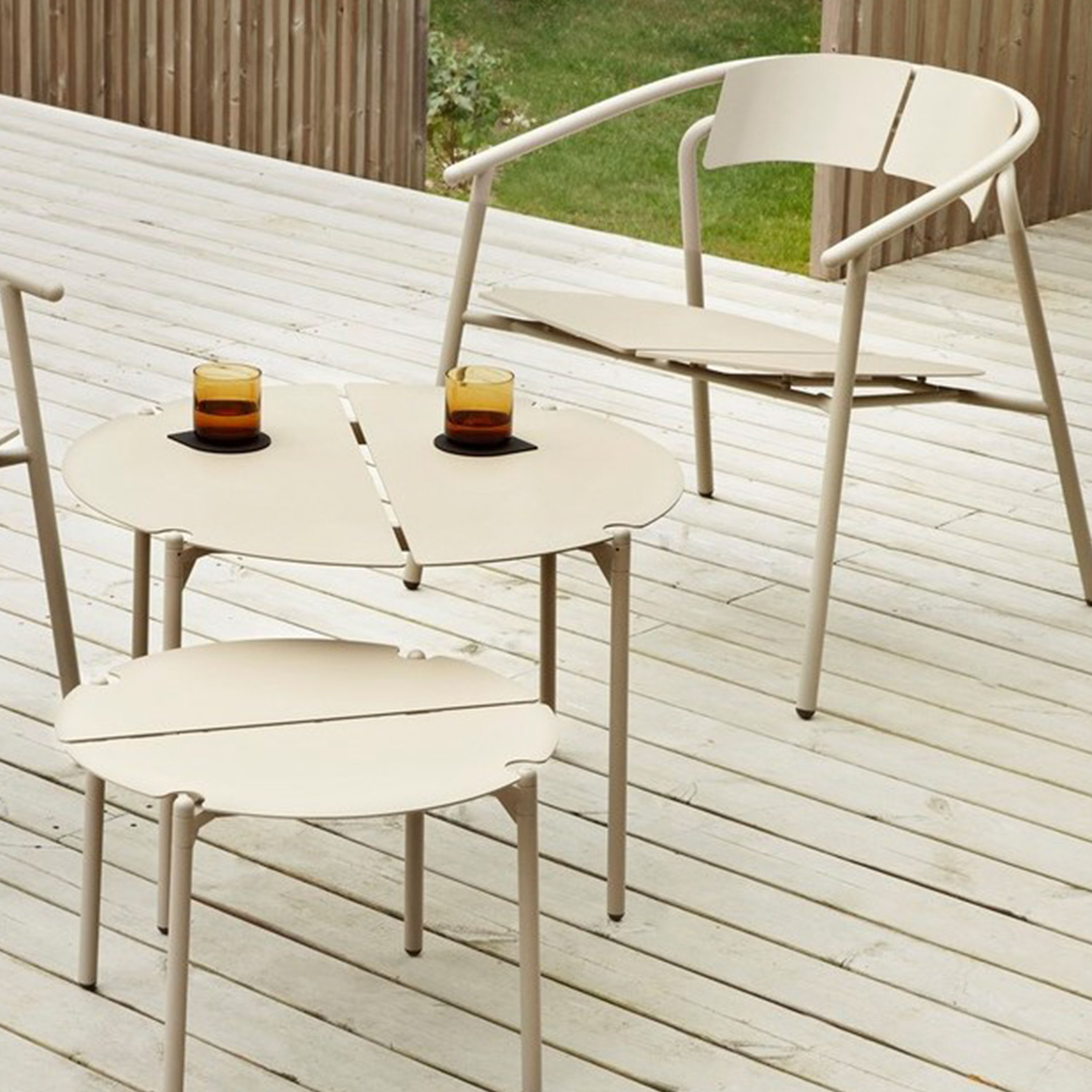 AYTM Novo Couchtisch Taupe Ø70