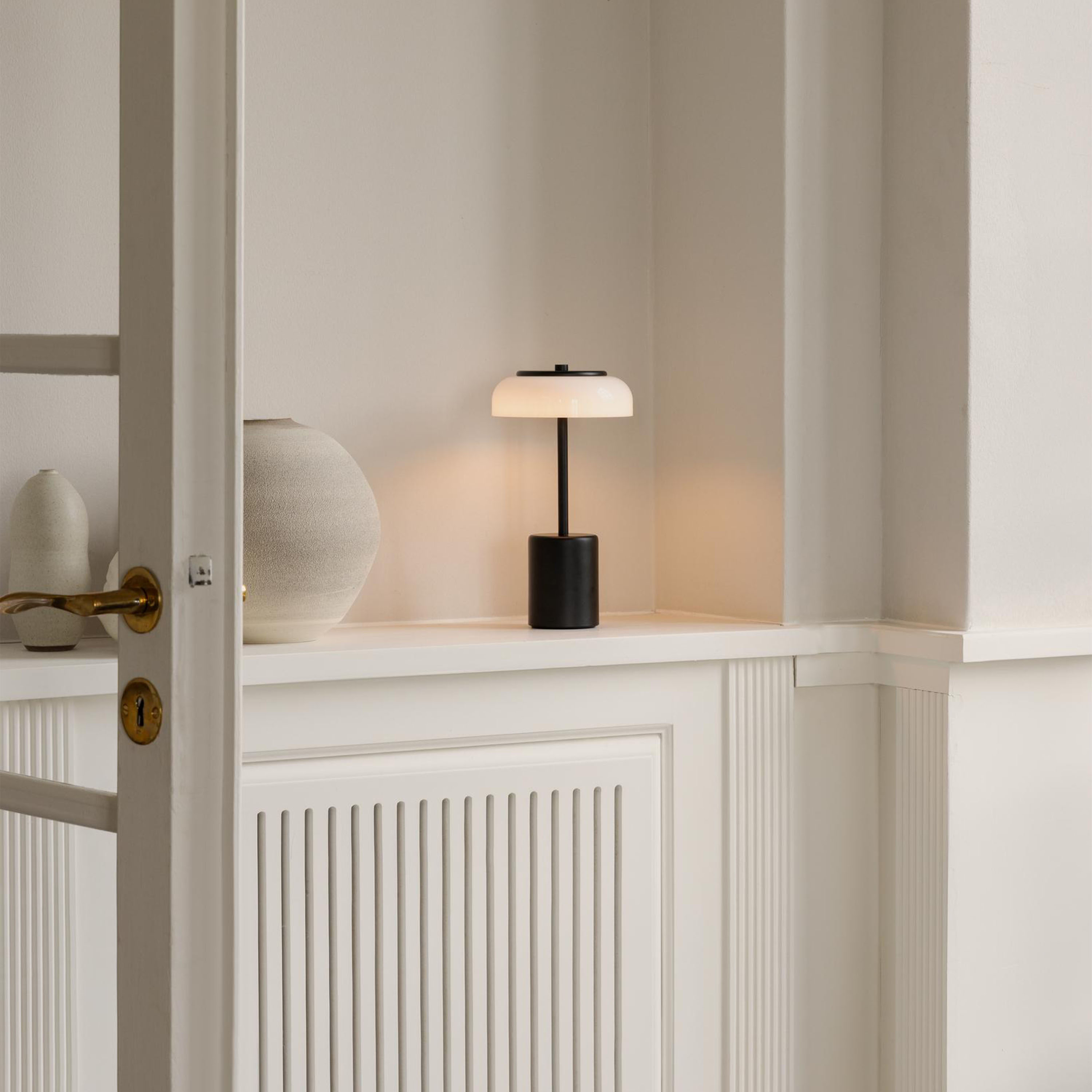 Nuura Blossi Portabel Bordslampa Black/Opal Mini