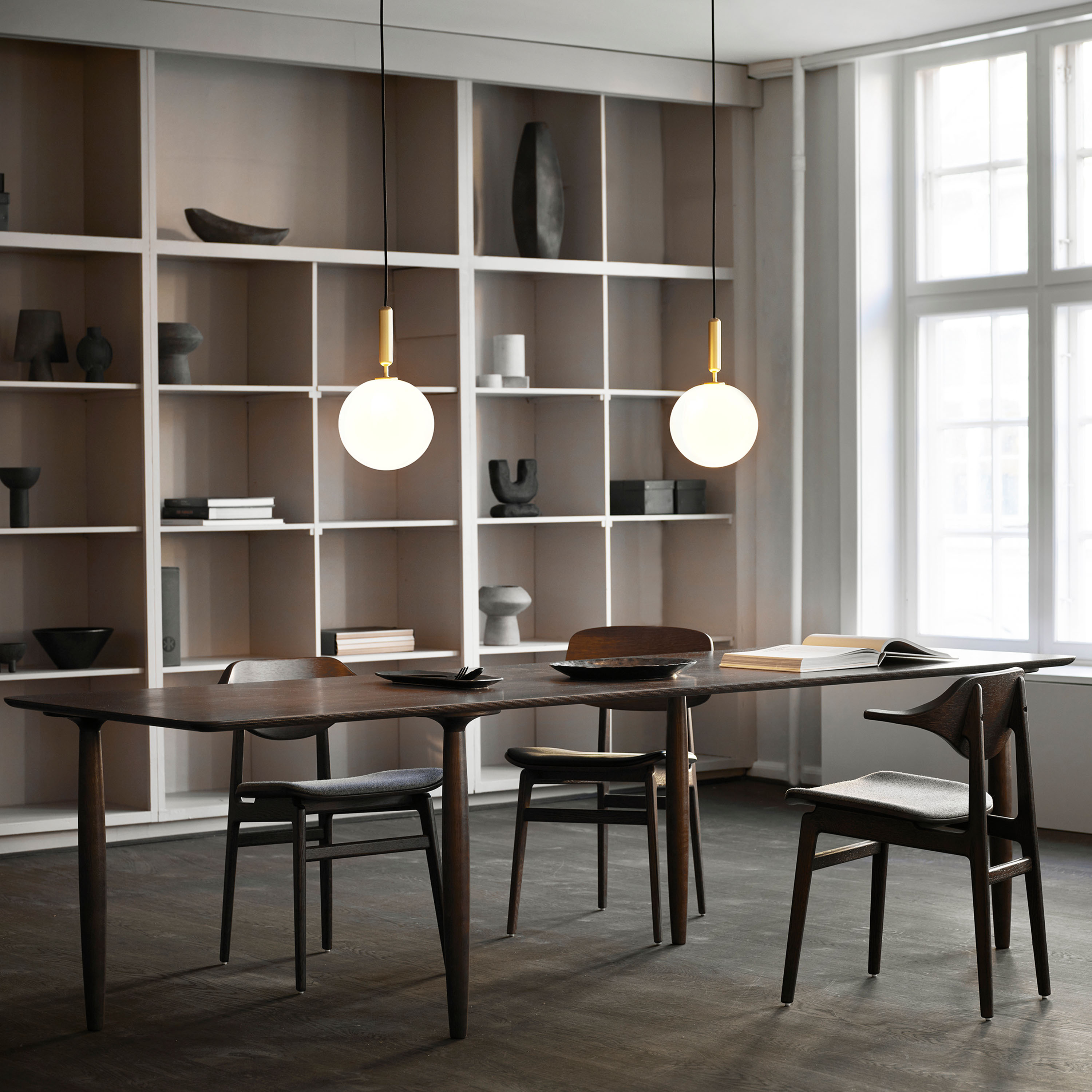 Nuura Miira 1 Taklampa Brass/Opal Ø20