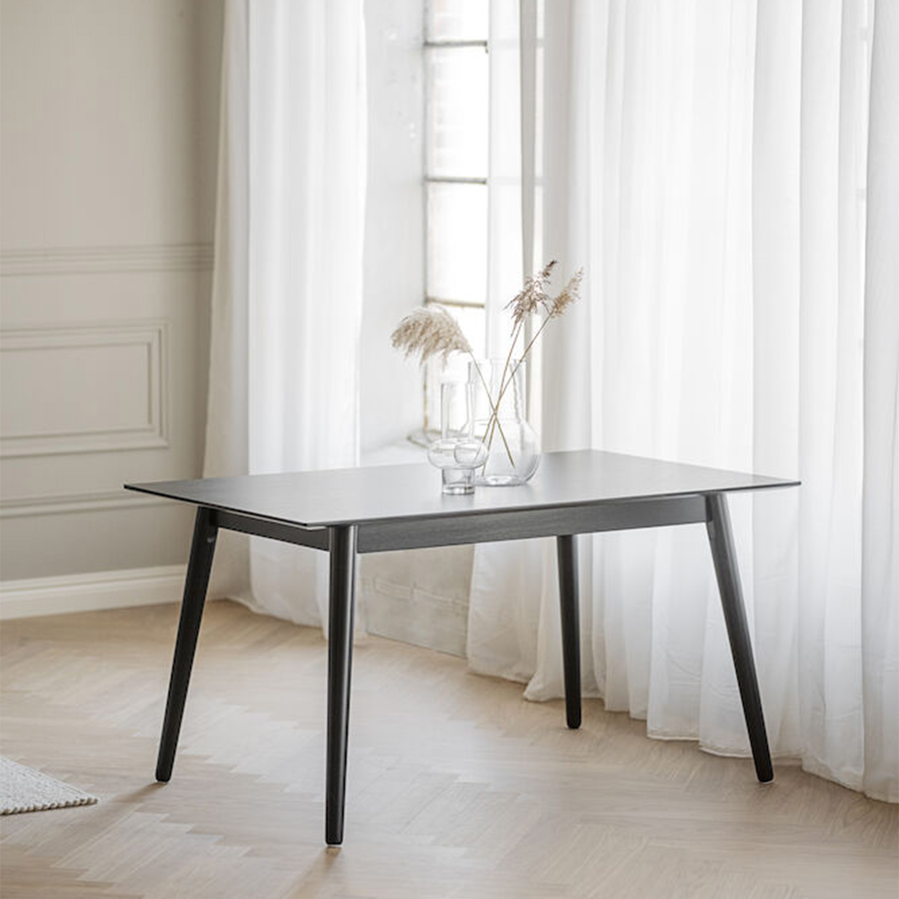 Rowico Home Lotta Matbord Svart 140x90cm