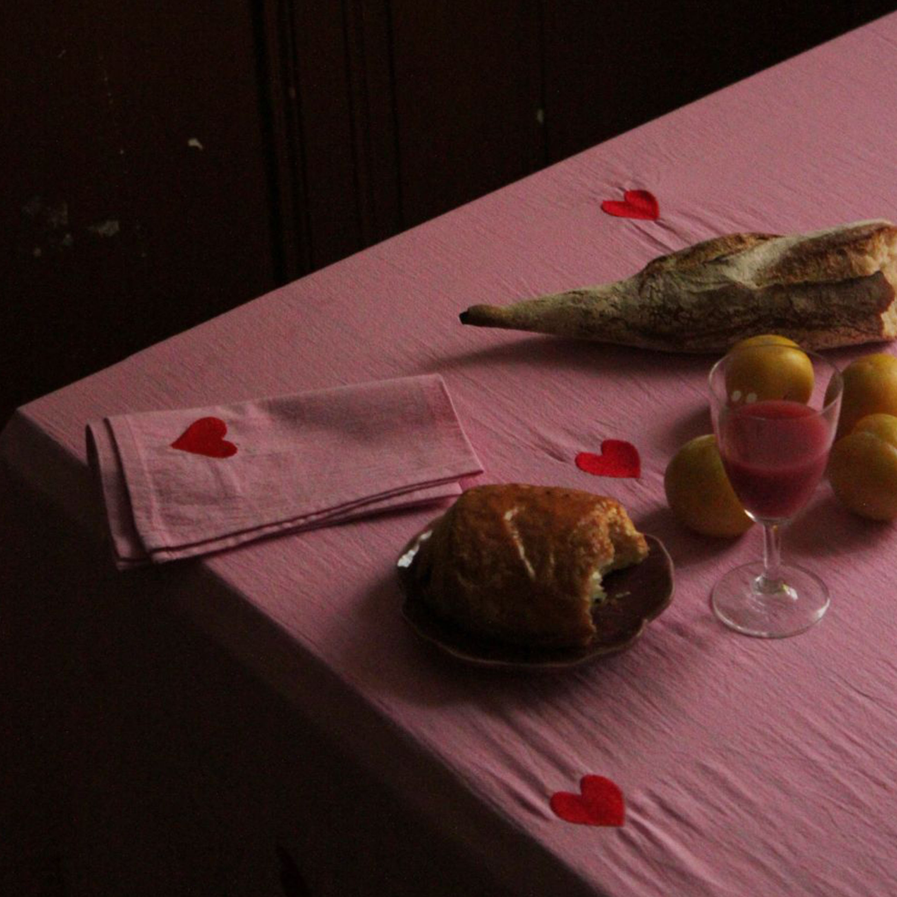 Midnatt Pink Hearts Tischdecke 145x330