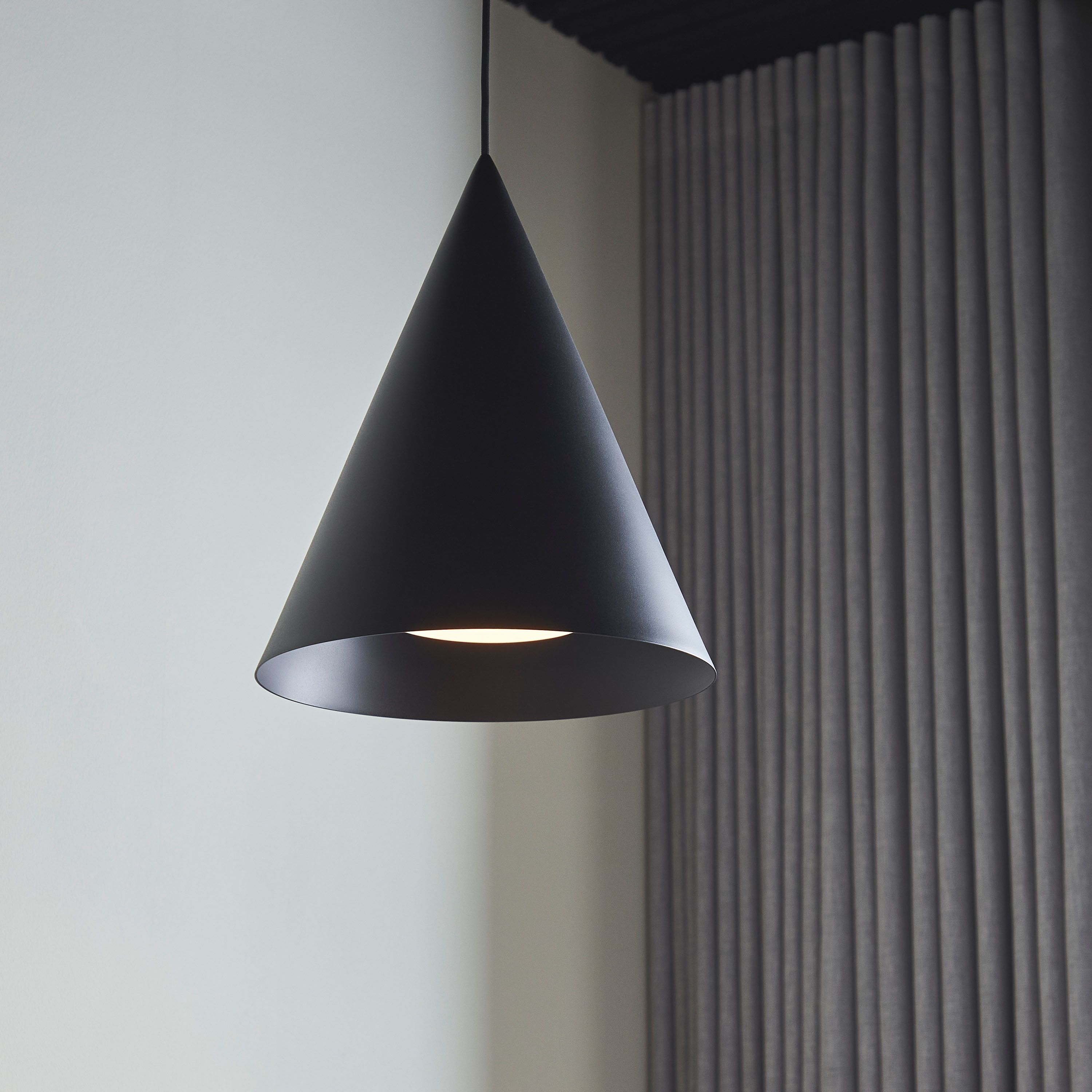 LOOM Design Hanzu So Taklampa Black Ø35