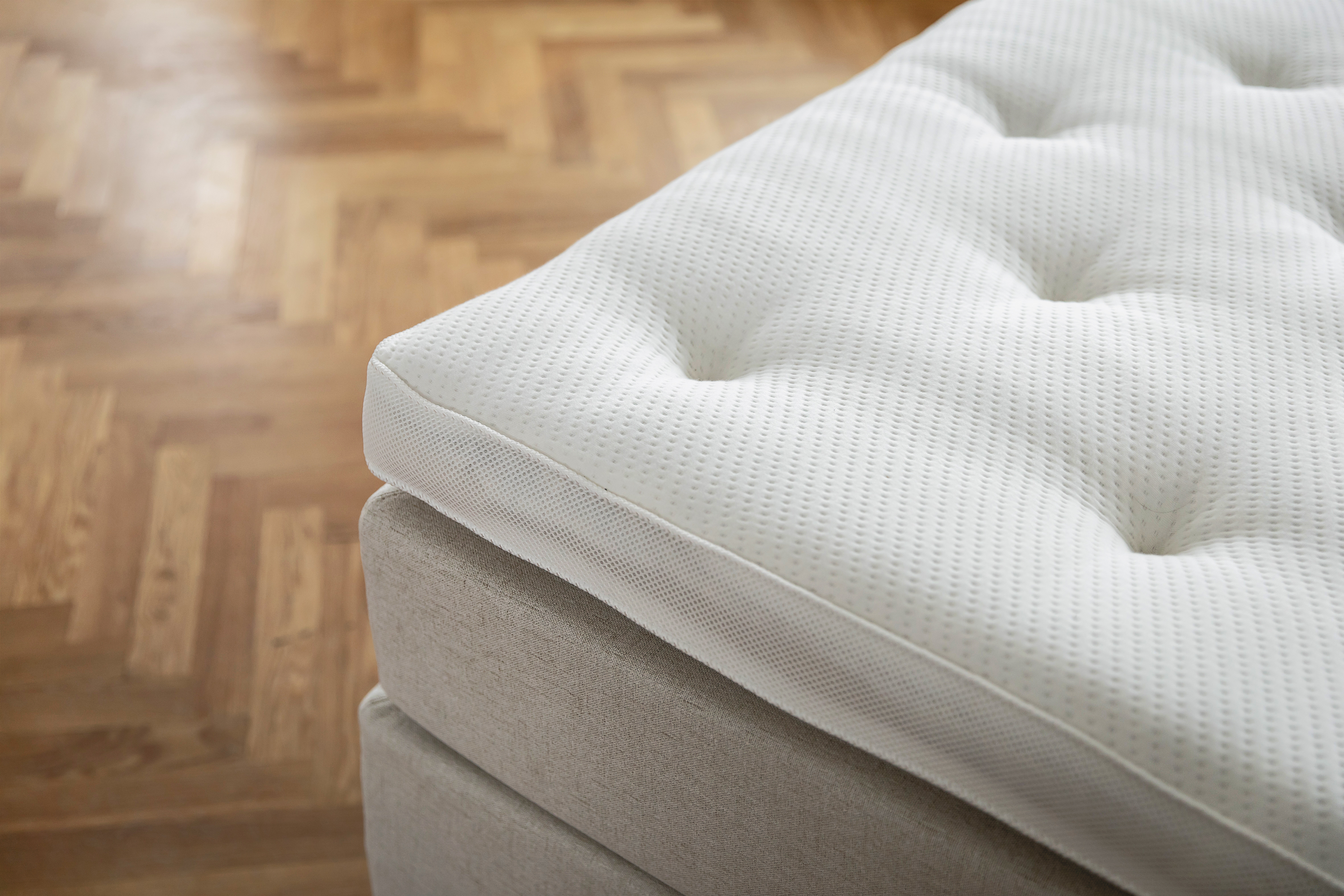 Kinnabädden Venus Kontinentalsäng Sand 160 Medium/Fast Cocktailben Silver 13cm