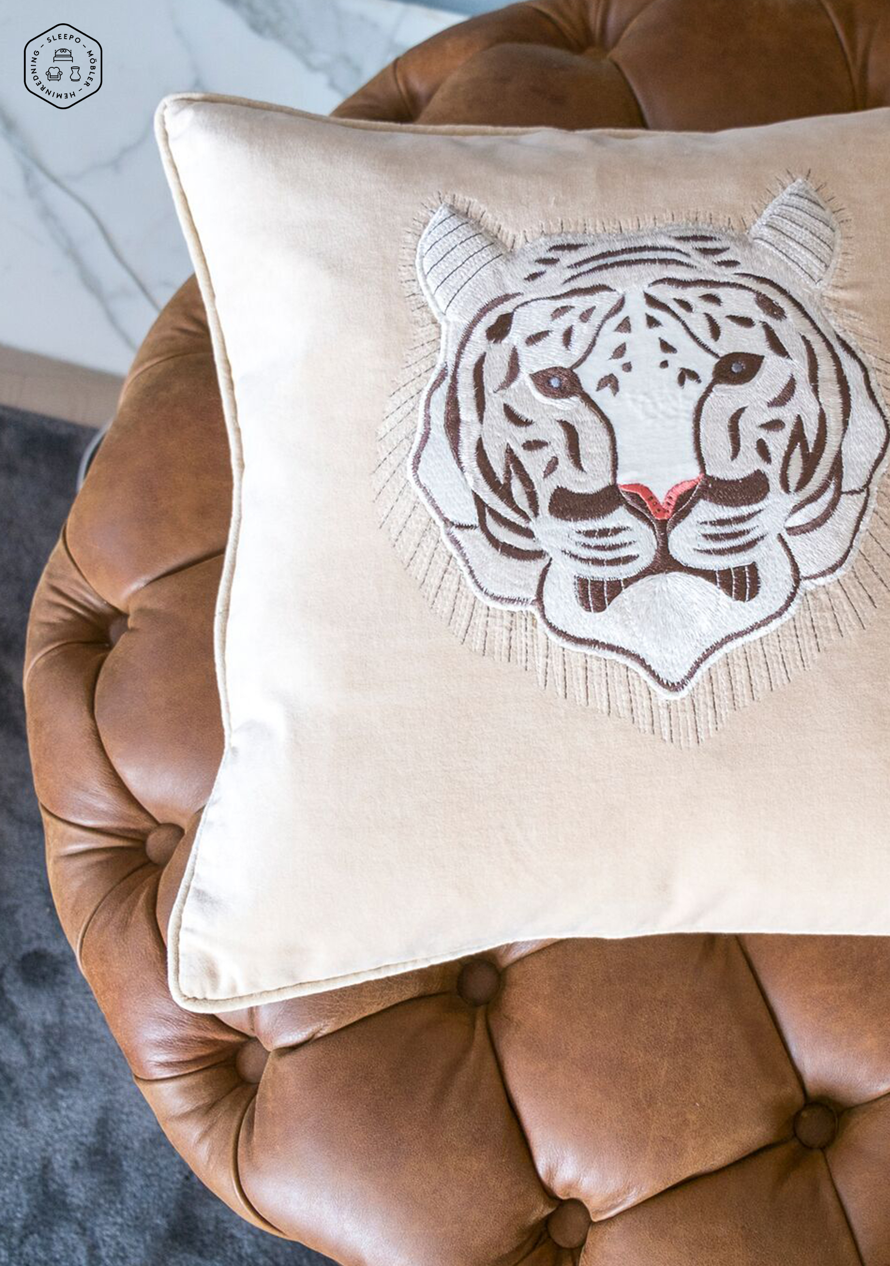 Chhatwal &amp; Jonsson Embroidered Weißes Tiger-Kissenbezug aus Samt, beige, 50x50