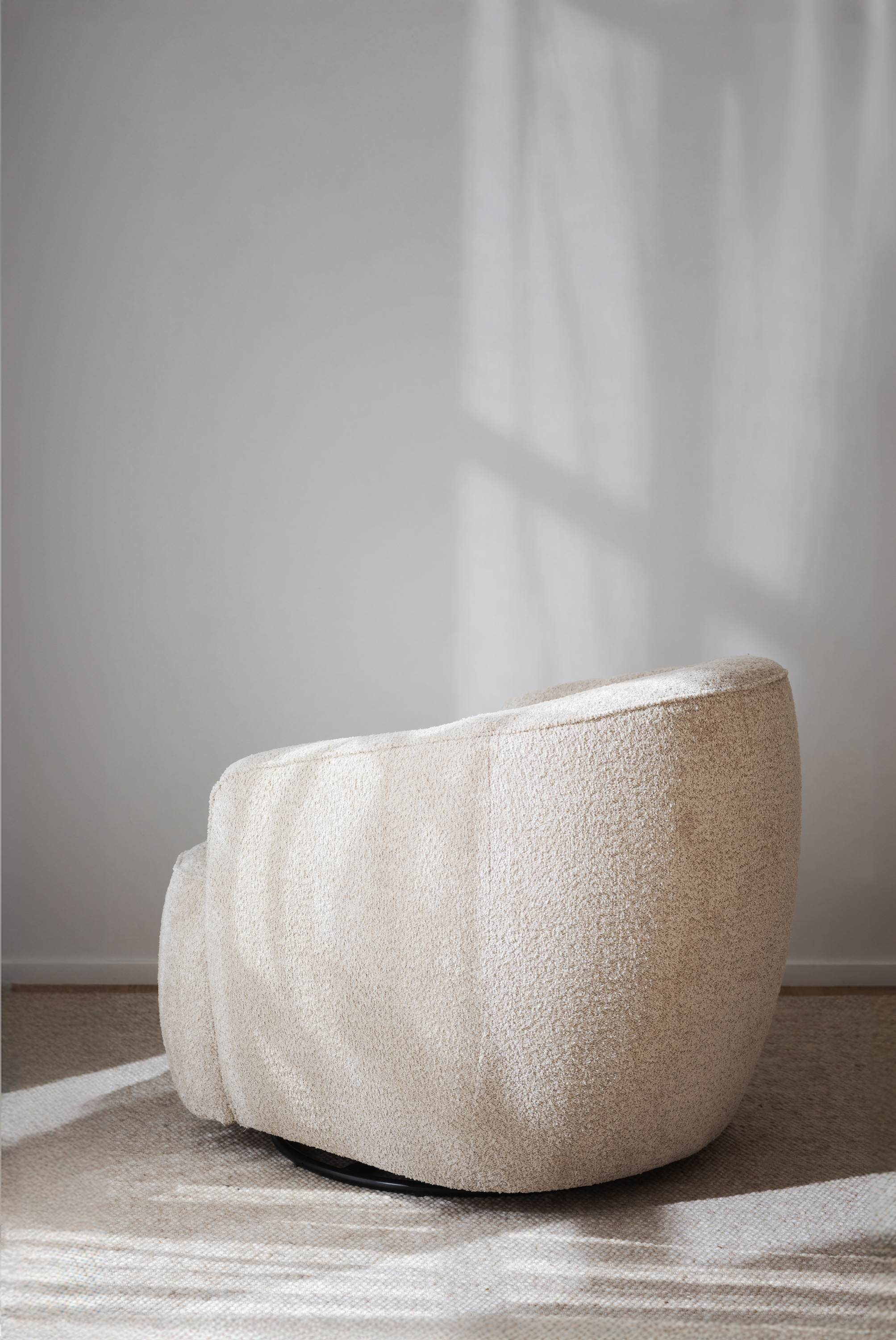 Rowico Home Dermot Fåtölj Snurrben Ljusbeige