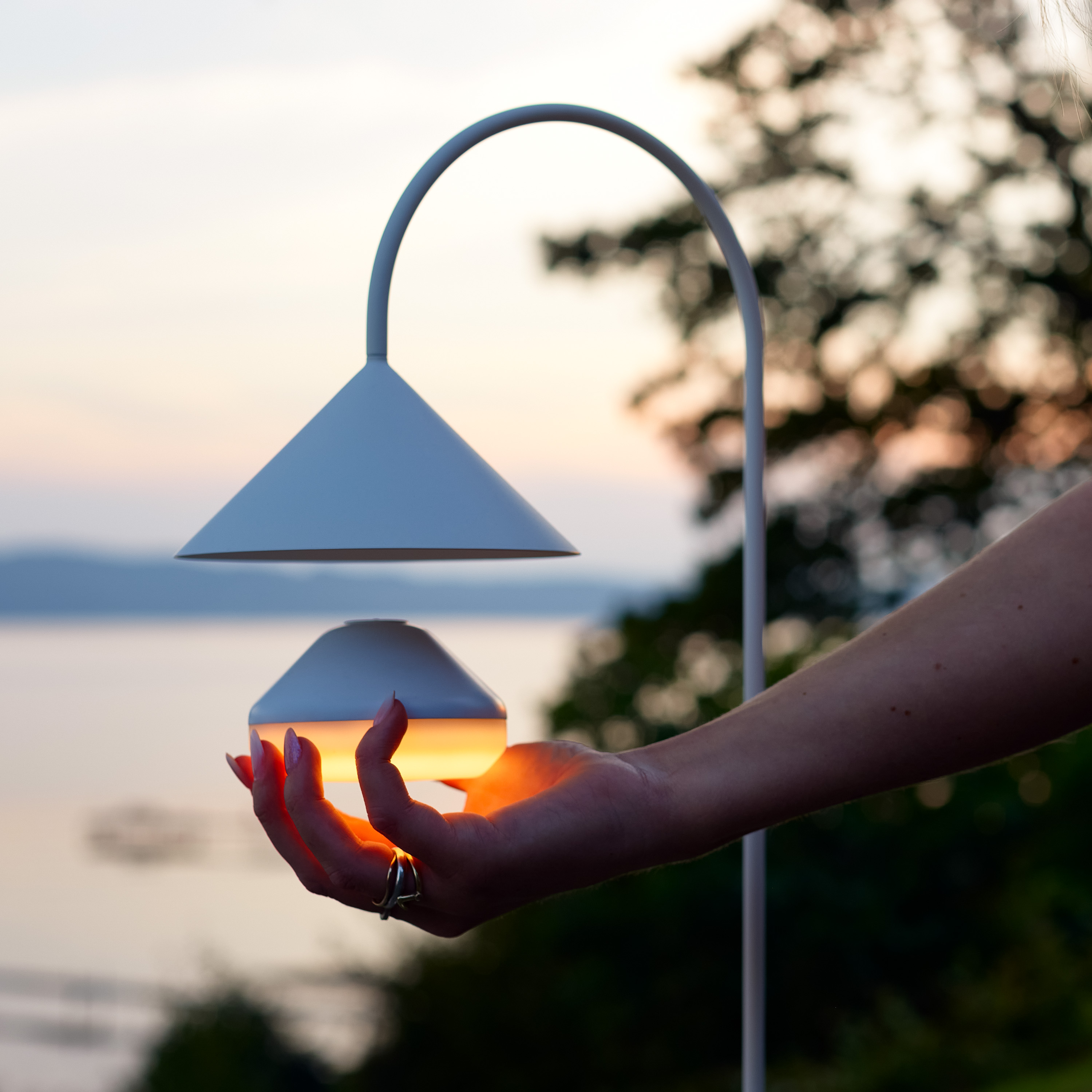 Frandsen Grasp Portabel Bordslampa Matt White 47cm