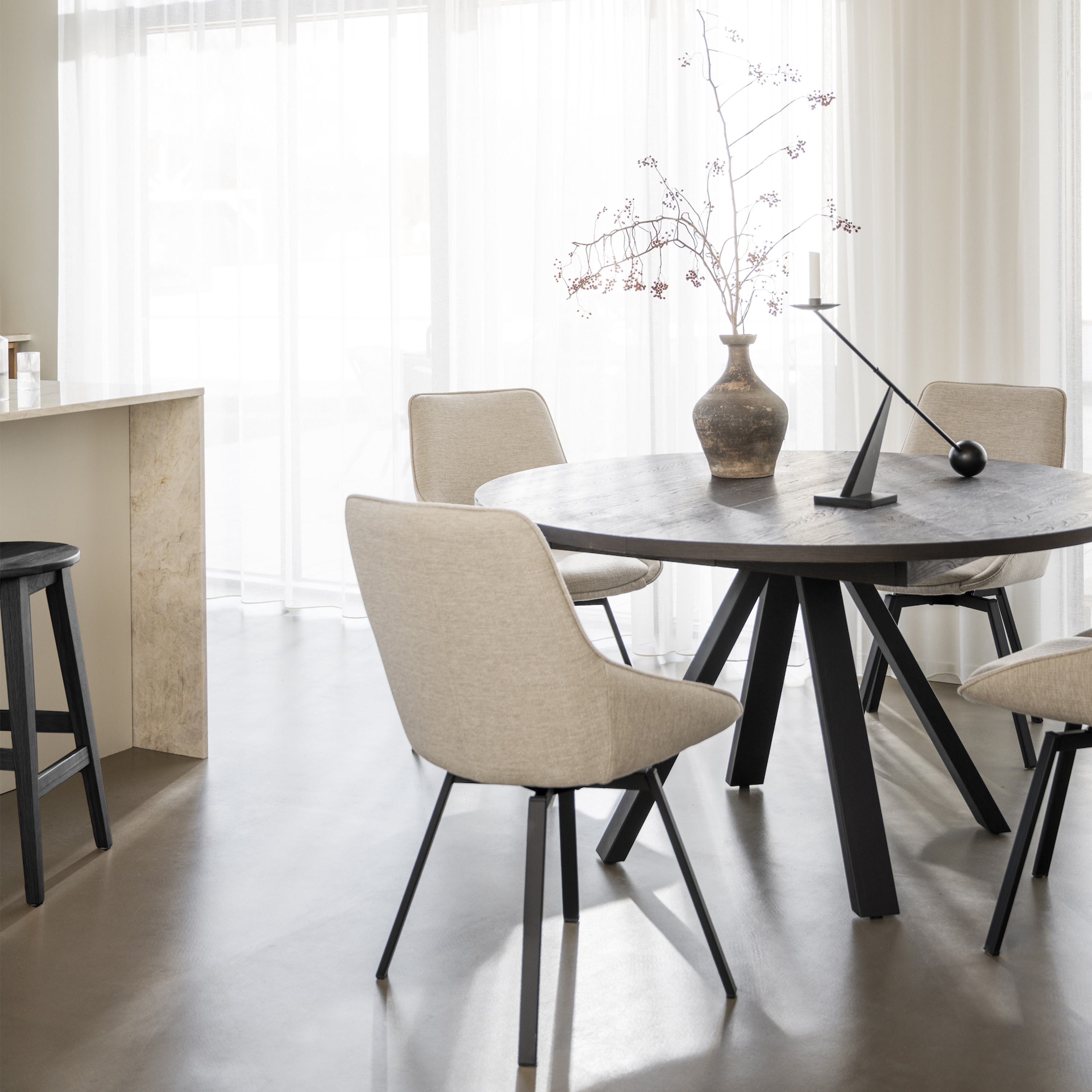 Rowico Home Alison Esszimmerstuhl Hellbeige/Schwarz