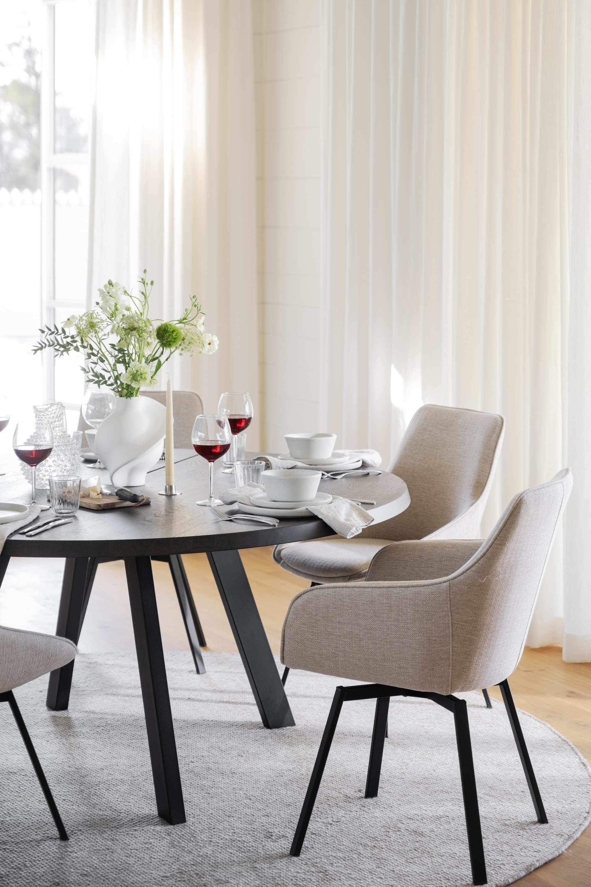 Rowico Home Alison Karmstol Ljusbeige/Svart