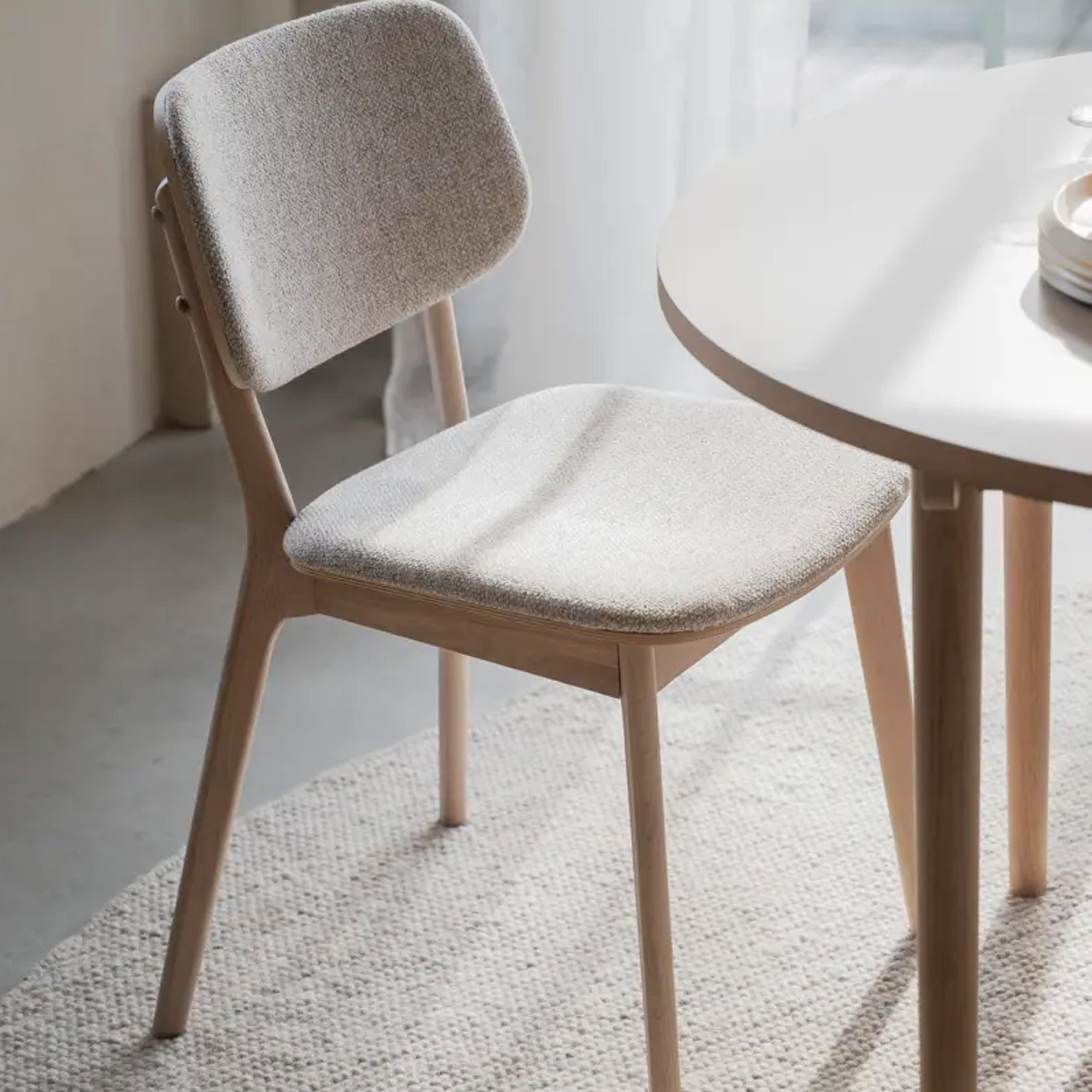 Rowico Home Barrett Matstol Vitpigmenterad Ek/Ljusbeige