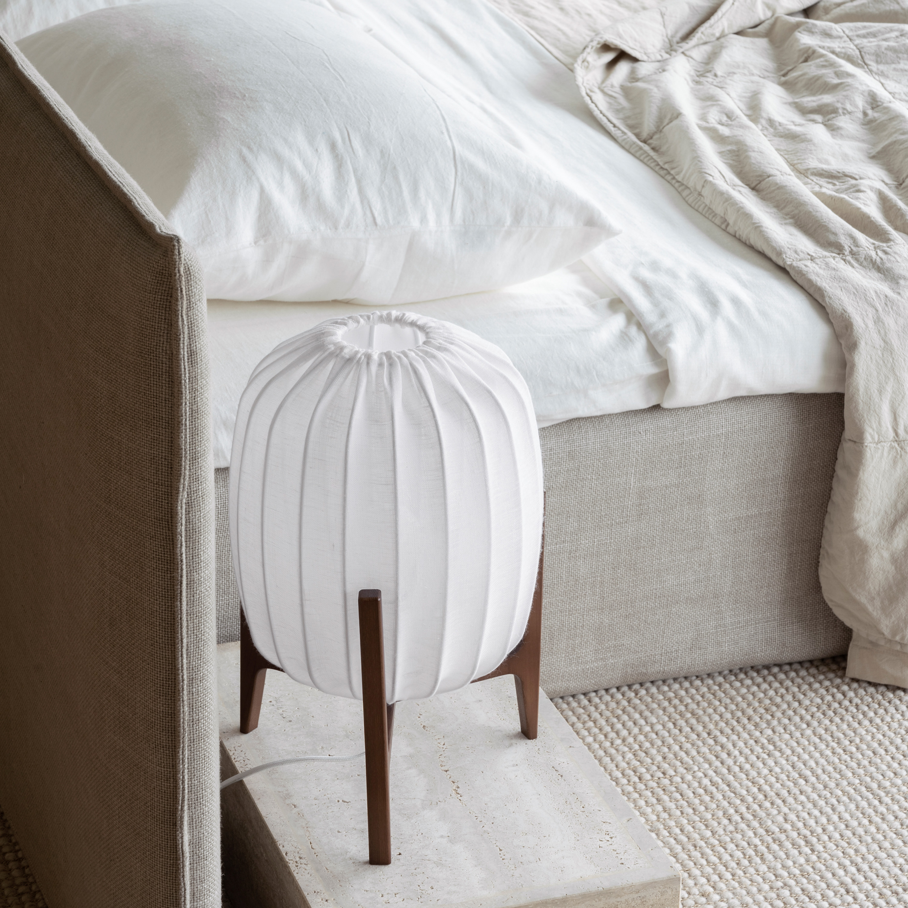 Watt &amp; Veke Prisma Bordlampe Dark Ash/White 41cm