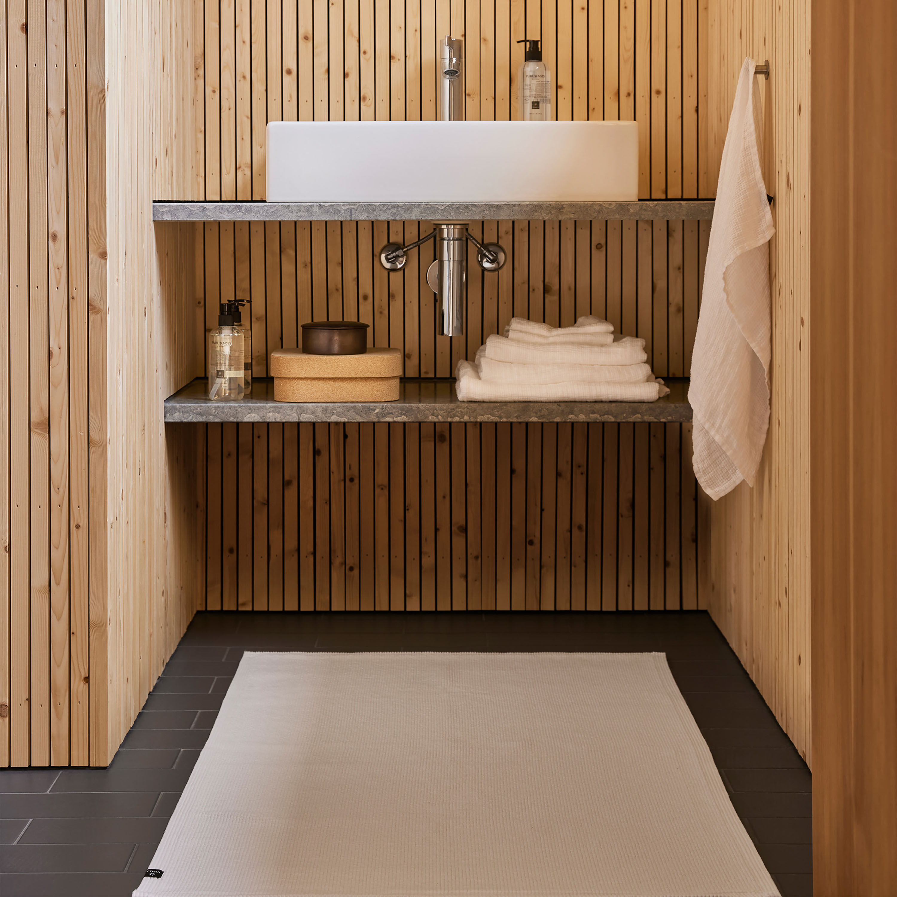 Himla Love Baderomsteppe Hvit 50x80