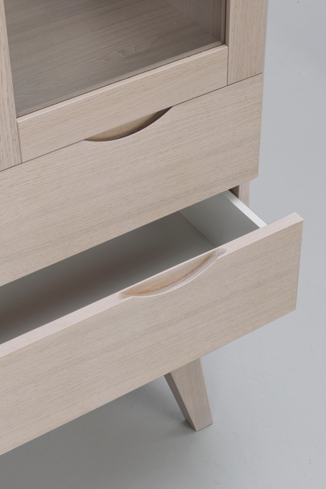 Rowico Home Filippa Vitrineschrank Weiß pigmentiert 140cm