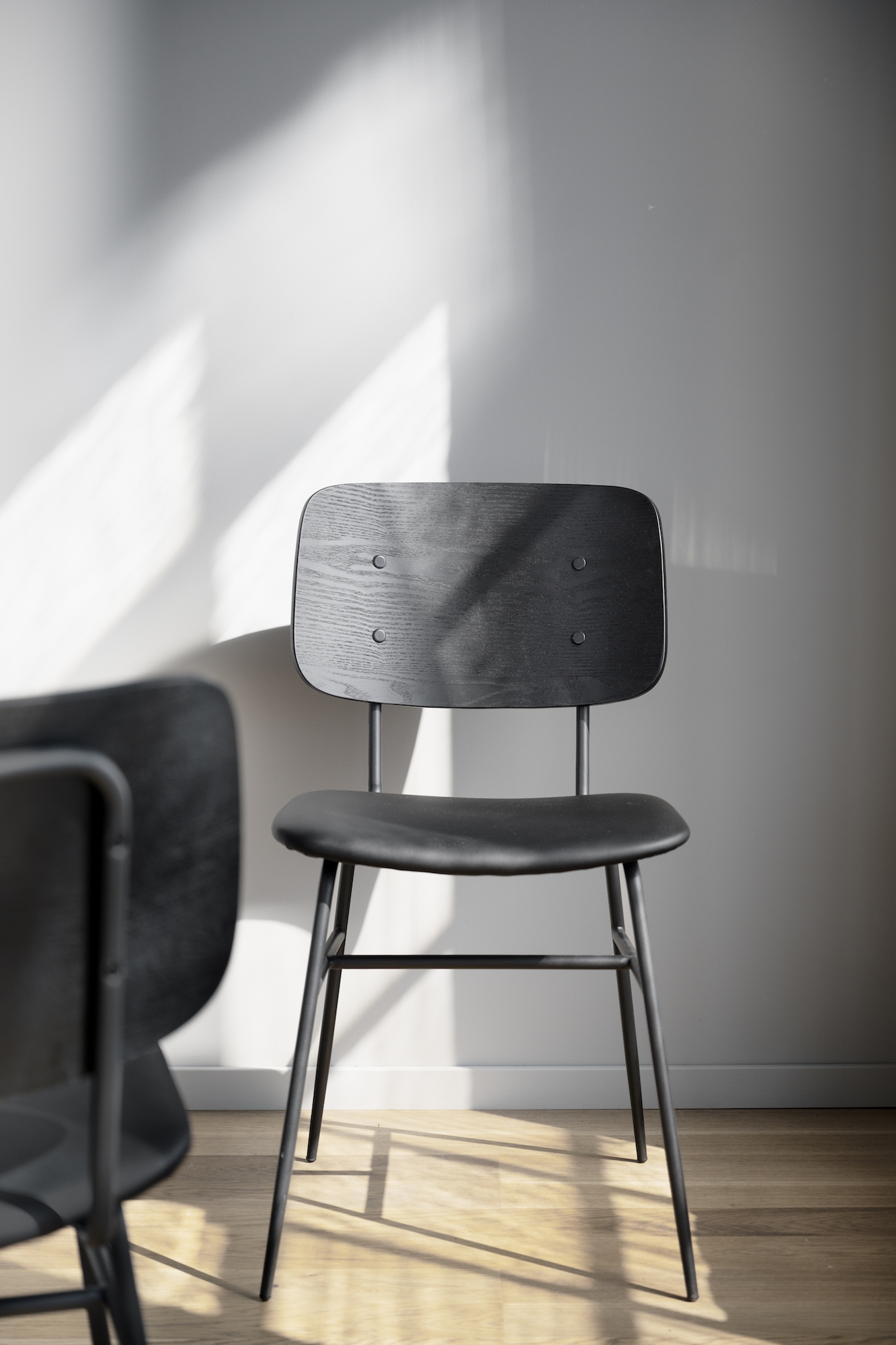 Rowico Home Brent Matstol Konstläder Svart